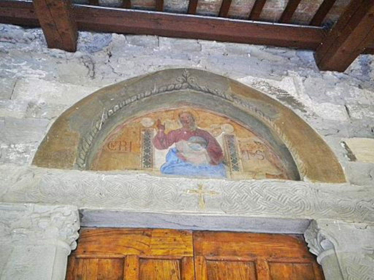 Firenzuola, Pieve di San Giovanni decollato in Cornacchiaia - lunetta affrescata. Foto: Wikimedia Commons &ndash; Tuscanycalling