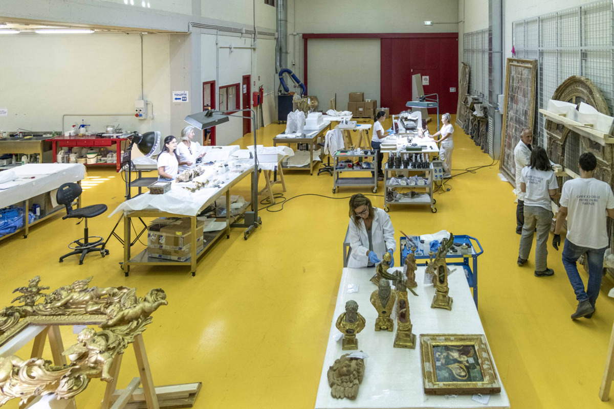 Managing the emergency: paintings, wooden sculptures, textile artifacts. Tools and methods for recovery and securing.