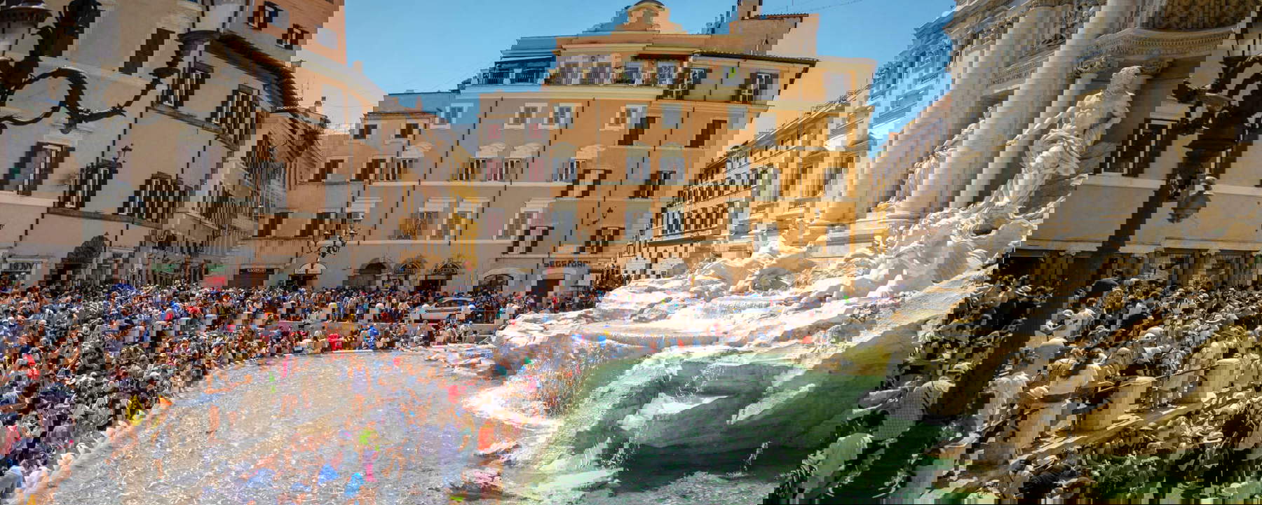 Touristen am Trevi-Brunnen. Foto: Jeff Ackley