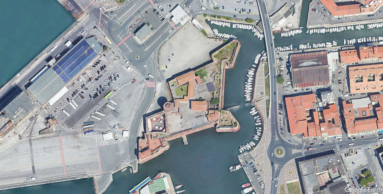 La Fortezza Vecchia dall'alto. Foto: Google Earth