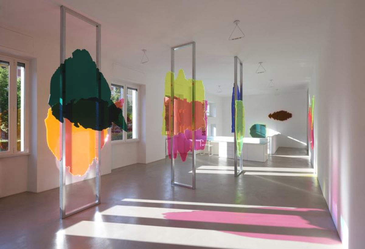 Allestimento della personale di Francesco Candeloro alla Galleria A arte Invernizzi di Milano