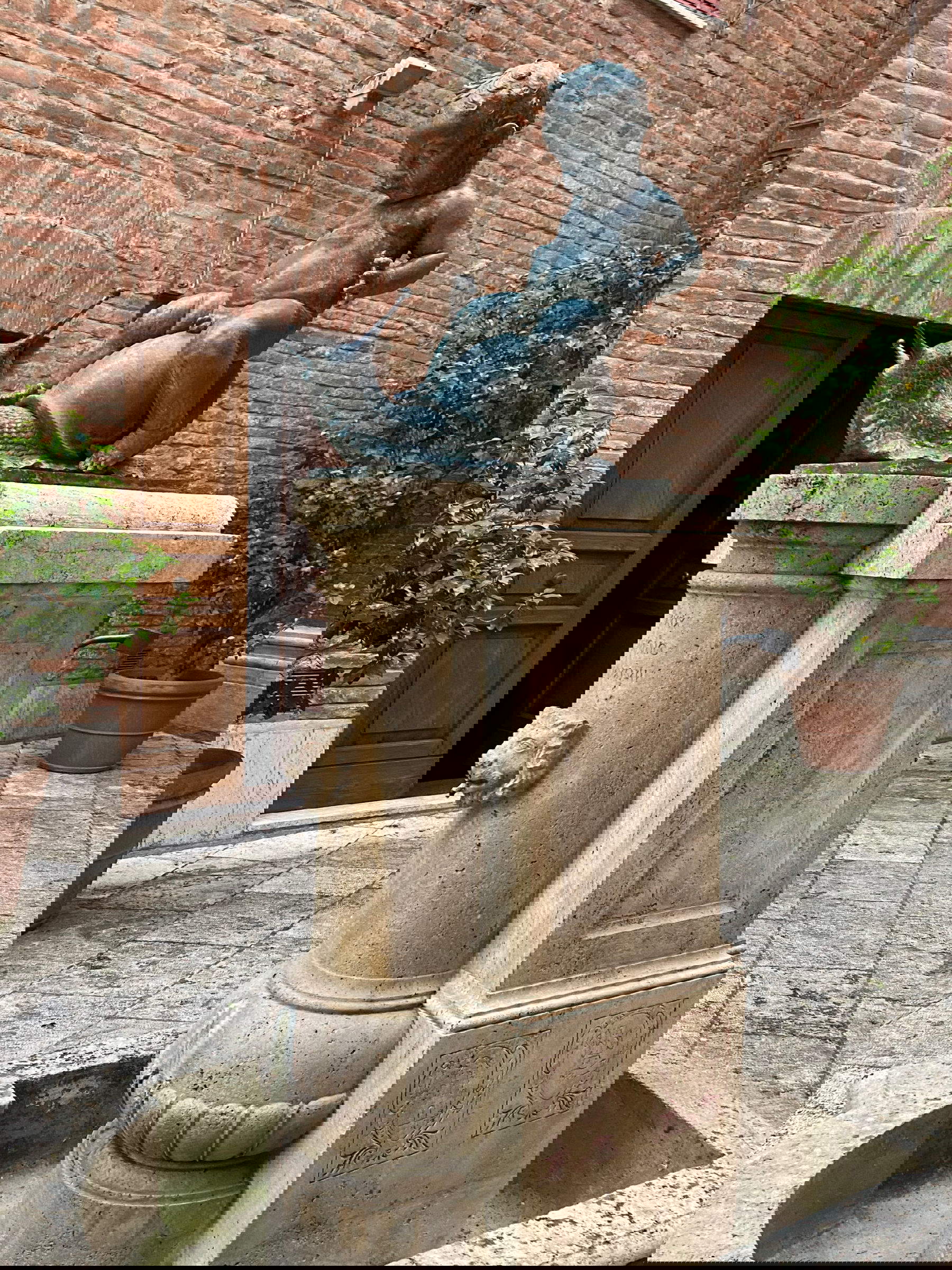 Fulvio Corsini, la Fontanina della Contrada della Chiocciola. Foto: Wikimedia Commons - Ushenna Elyolah