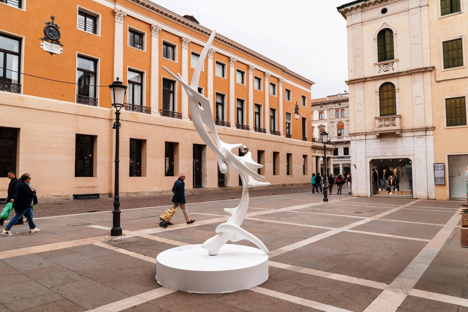 Gianfranco Meggiato, Concept of spatial synchronicity. Photo: Federico Di Dio