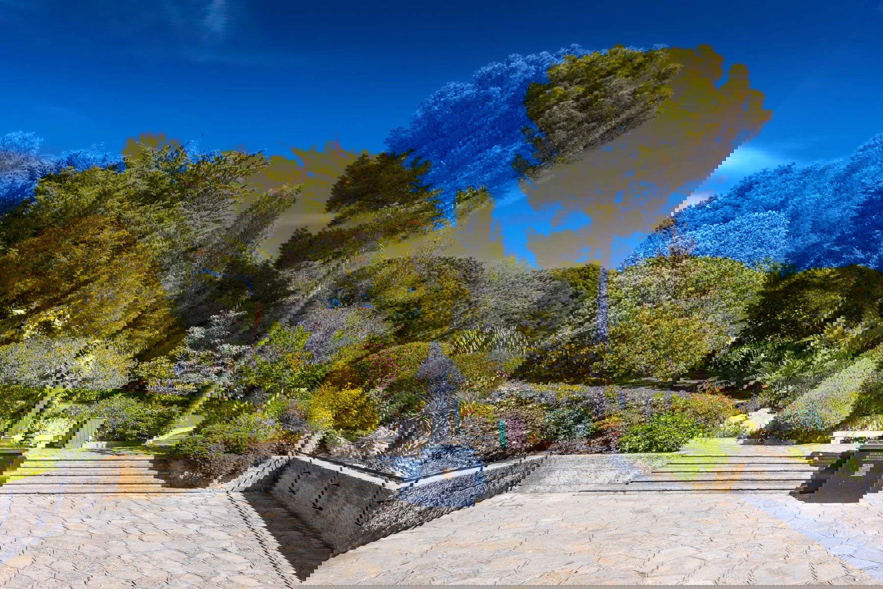 The Saint-Martin and Sainte-Barbe Gardens with the statue of Prince Albert I. Photo: &copy;BenjaminVergely