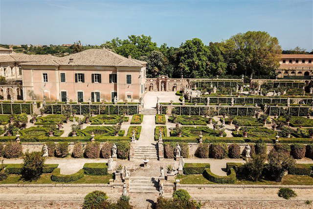 Realt&agrave;: Villa Buonaccorsi a Potenza Picena (Macerata)