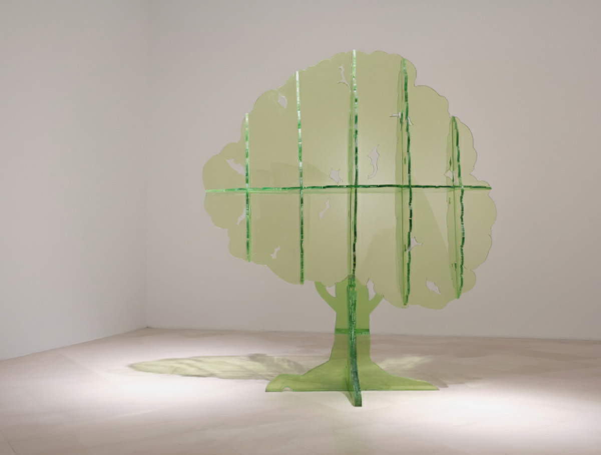 Gino Marotta, Baum des Paradieses (1972; Methacrylat, 231 x 200 x 88 cm). Mit freundlicher Genehmigung des Archivio Gino Marotta, Rom. Ausstellung Gino Marotta. Universo Naturale - Artificiale (in Nuvola), kuratiert von Andrea Viliani in Zusammenarbeit mit Archivio Gino Marotta