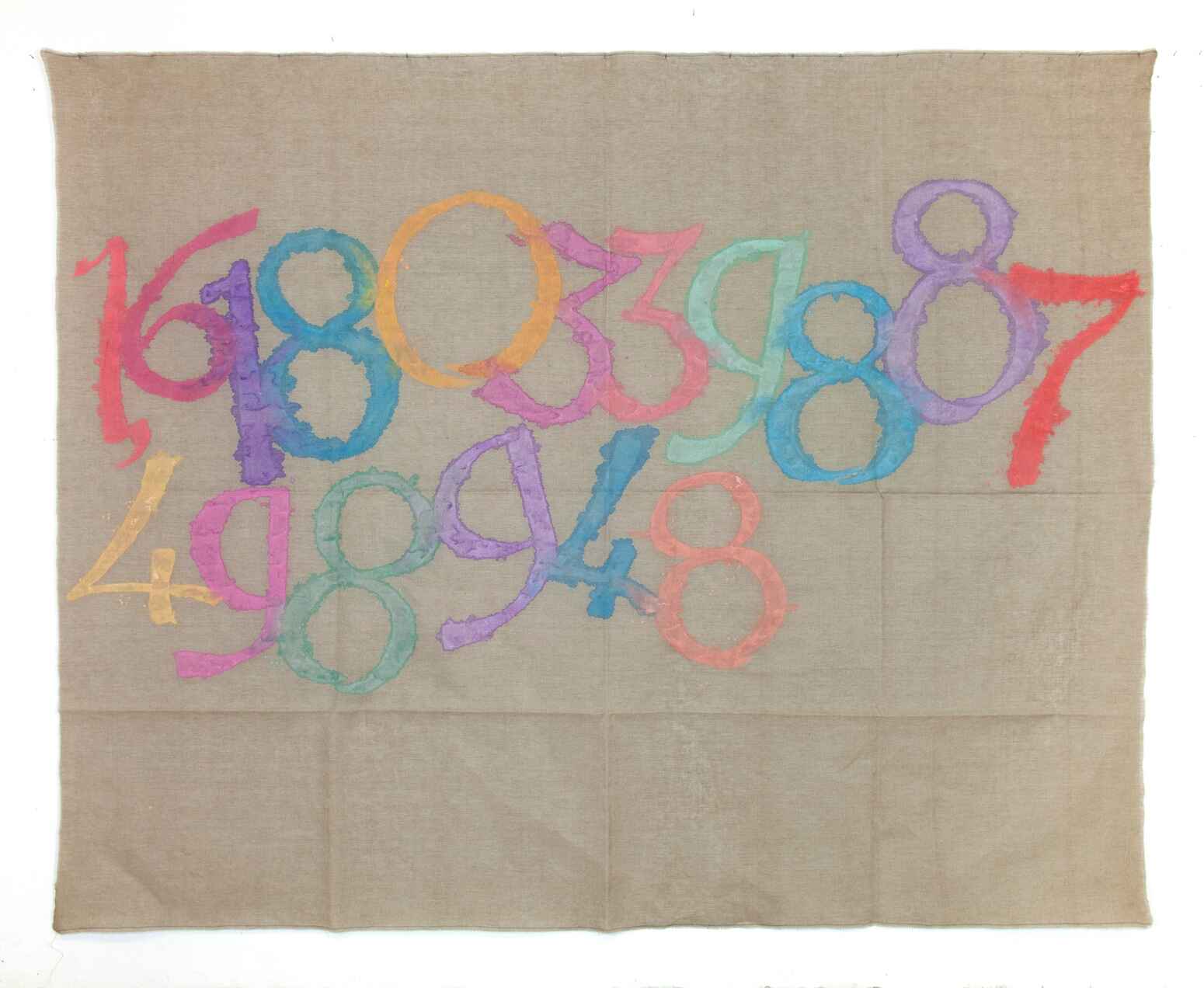 Giorgio Griffa, Canone aureo 948 (2015; acrilico su tela, 303 x 378 cm). Fotografia: Federico Rizzo, su concessione della Fondazione Giorgio Griffa.