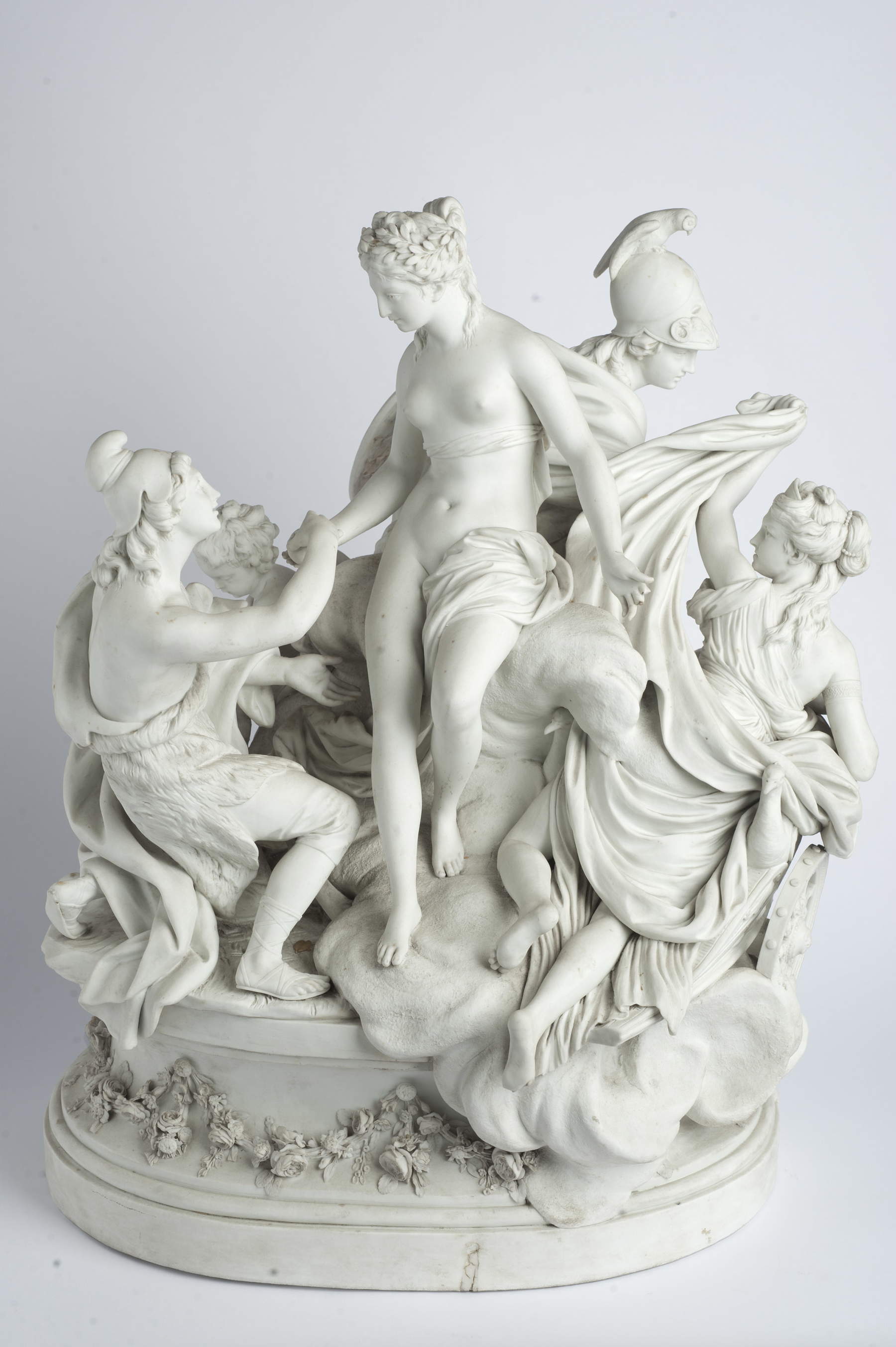 Manifattura Reale di Sèvres Louis Simon Boizot, modellatore (attribuito) Il giudizio di Paride (1780 circa Biscuit; 41x54x31 cm). Su concessione del Mic - Musei Reali, Palazzo Reale.
