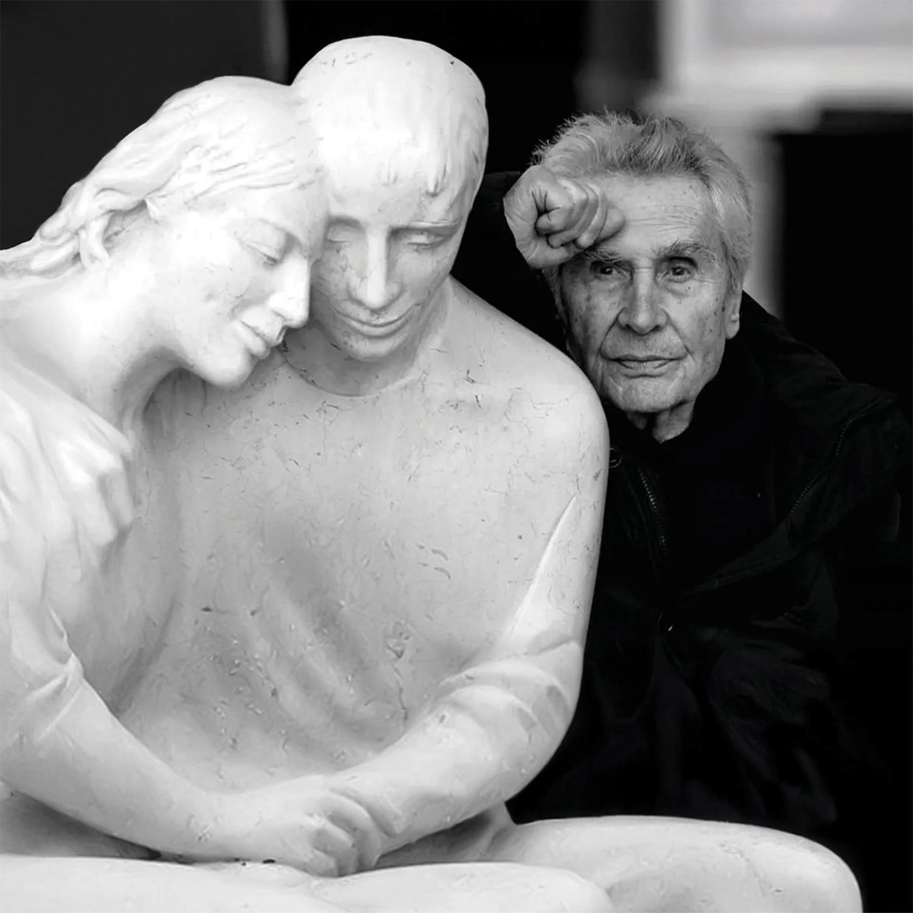 Portrait of Giuliano Vangi with sculpture