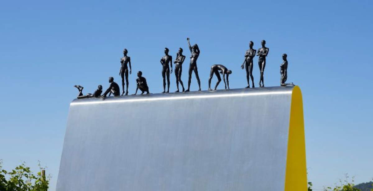 Seize sculptures de Giuseppe Bergomi installées dans des villages côtiers de Toscane