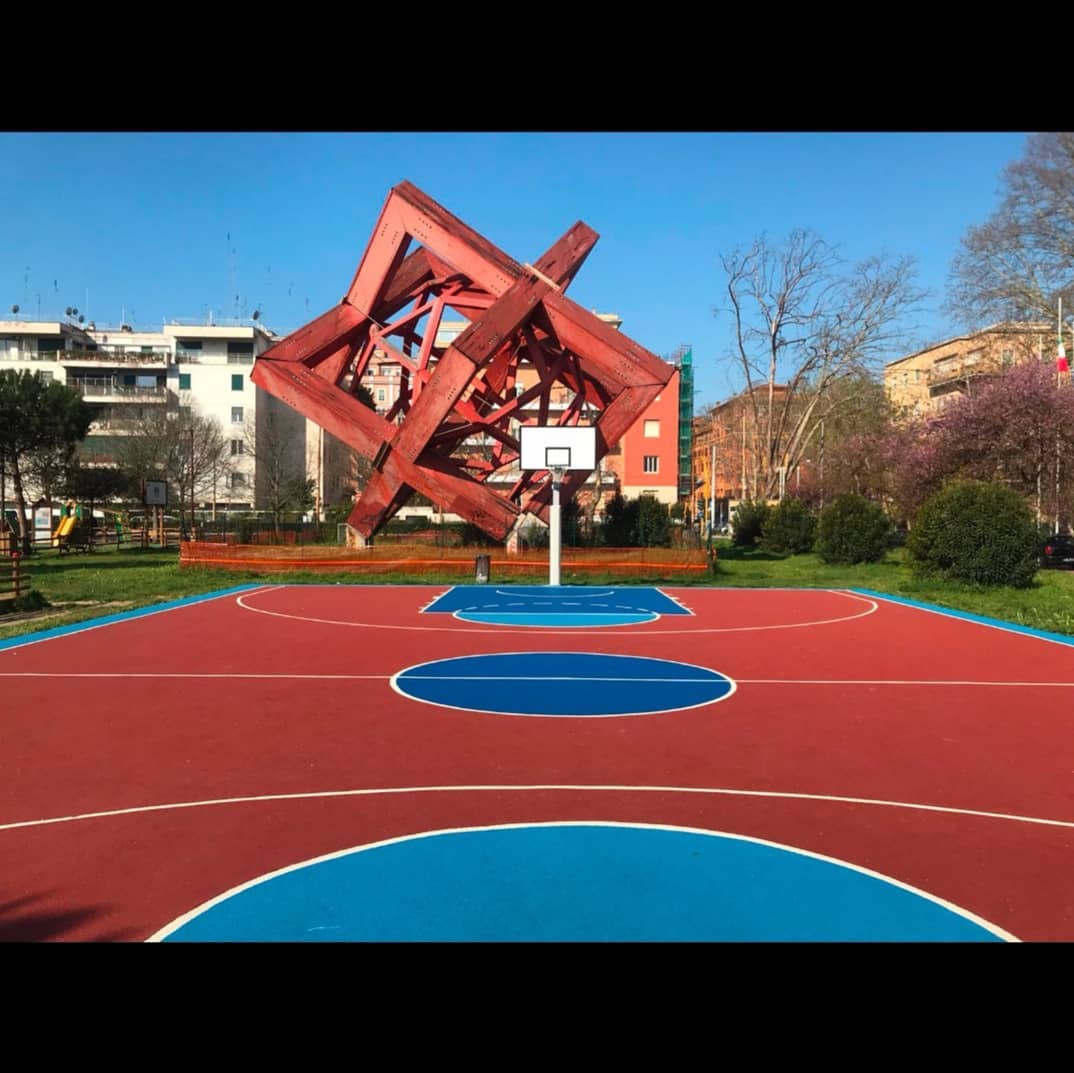 Goal di Mario Ceroli prima del crollo. Foto: Playground Palatiziano