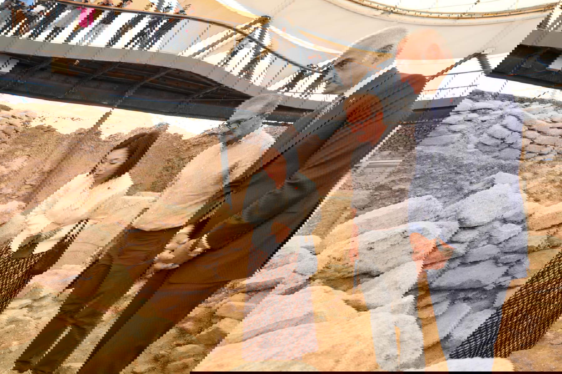 Il ministro della Cultura e del Turismo, Mehmet Nuri Ersoy e la principessa del Giappone Akiko Misaka nel sito di G&ouml;beklitepe. Foto: &copy; Ministero della Cultura e del Turismo della Repubblica della Turchia