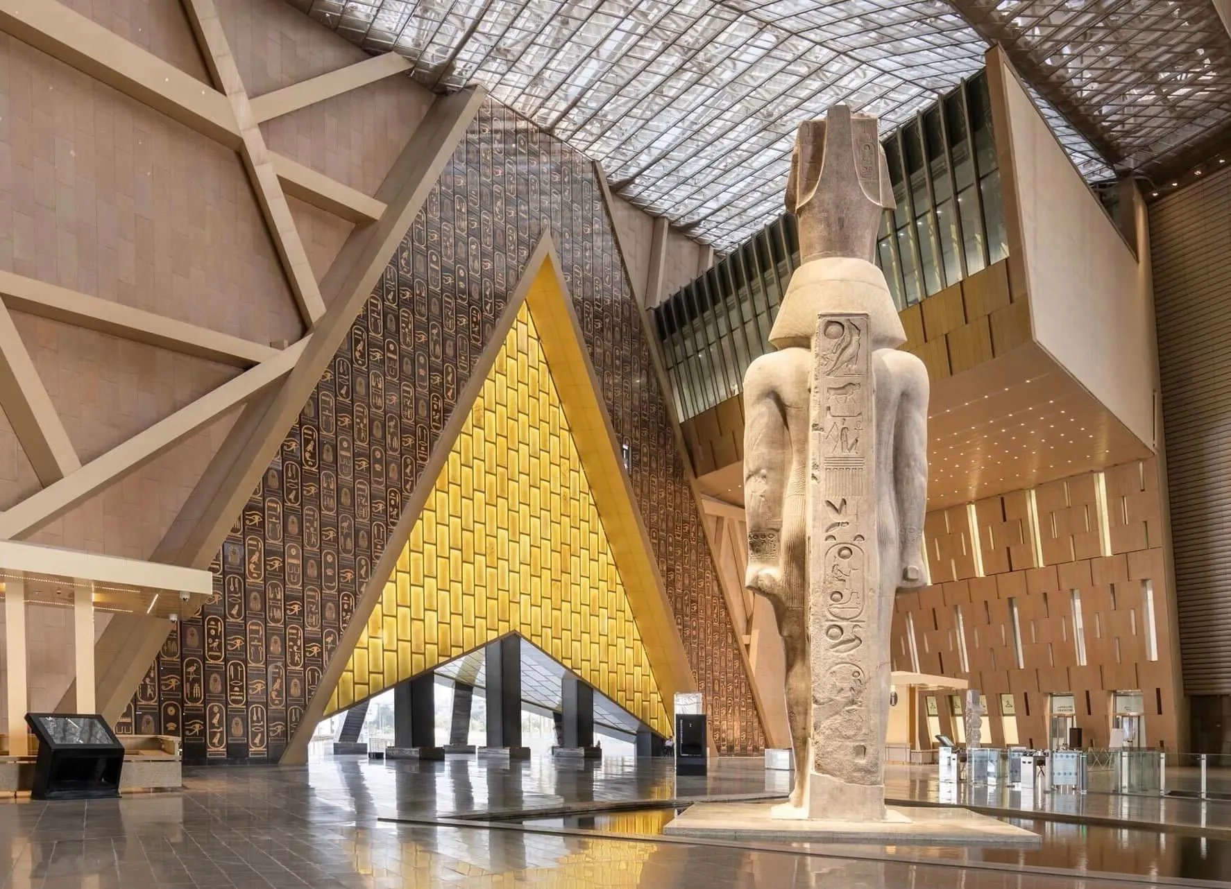 Il Grand Egyptian Museum aprir&agrave; il 1&deg; novembre: via libera del presidente Al Sisi