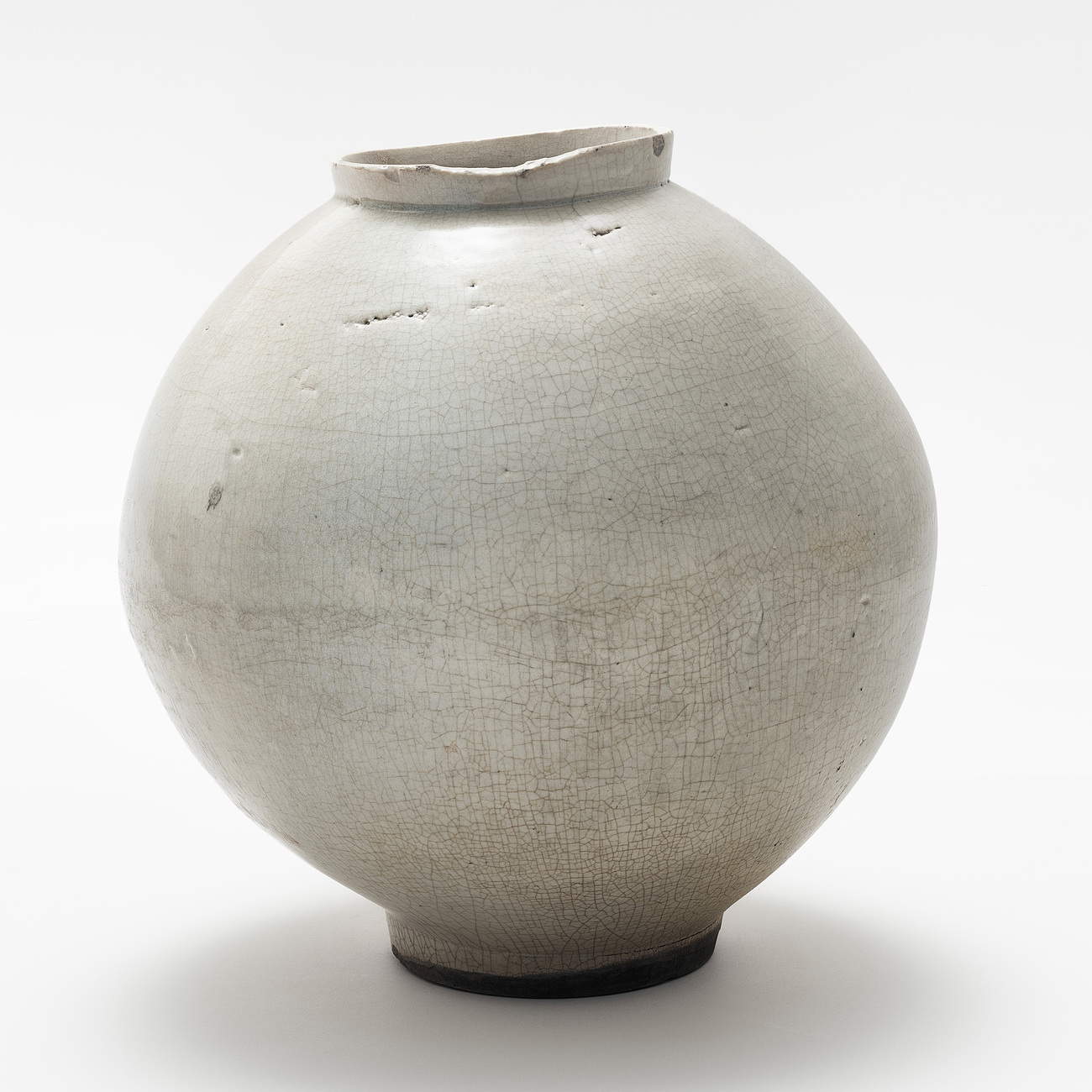 Artista sconosciuto/a, Vaso lunare (inizio XVIII secolo; Zurigo, Museum Rietberg). Acquisto con fondi del lascito di Alice Raymonde Juon.