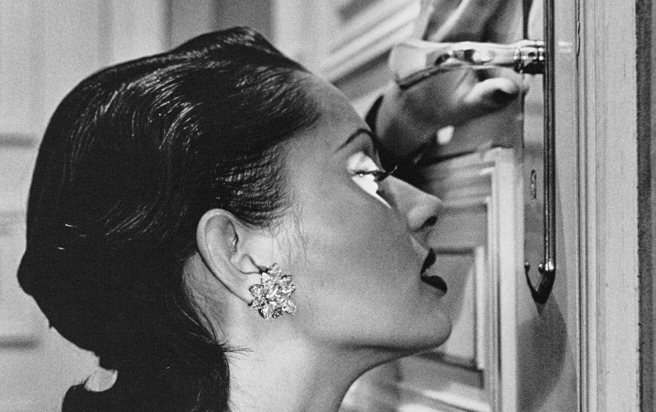 Más de cien fotografías de Helmut Newton, algunas inéditas, expuestas en el Filatoio di Caraglio (Cuneo) 