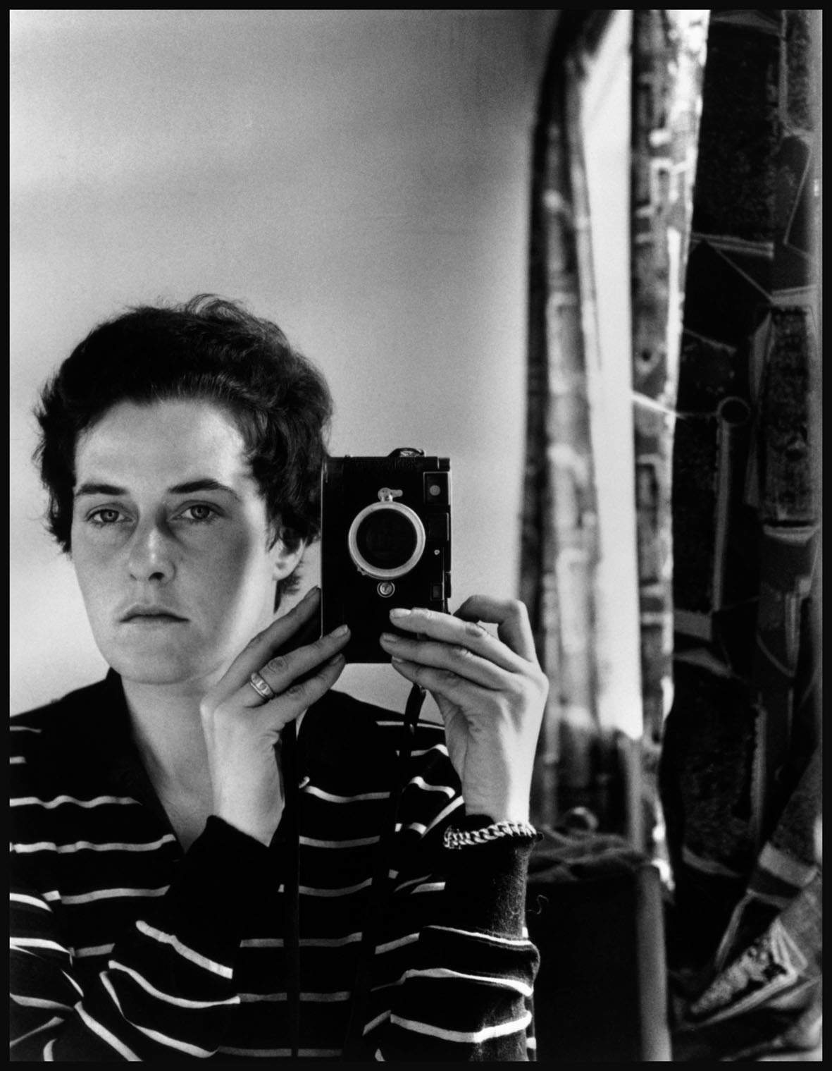 Inge Morath, Selbstporträt (Israel, 1958; Magnum Photos)
