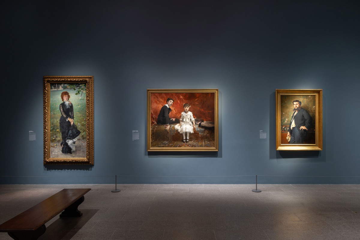 Installation of the exhibition Sargent and Paris at the Met in New York.