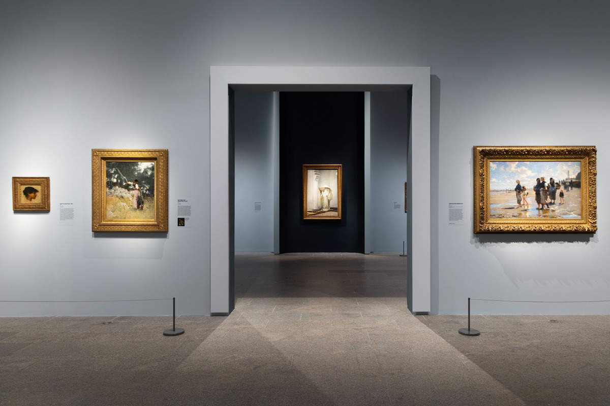 Installation of the exhibition Sargent and Paris at the Met in New York.