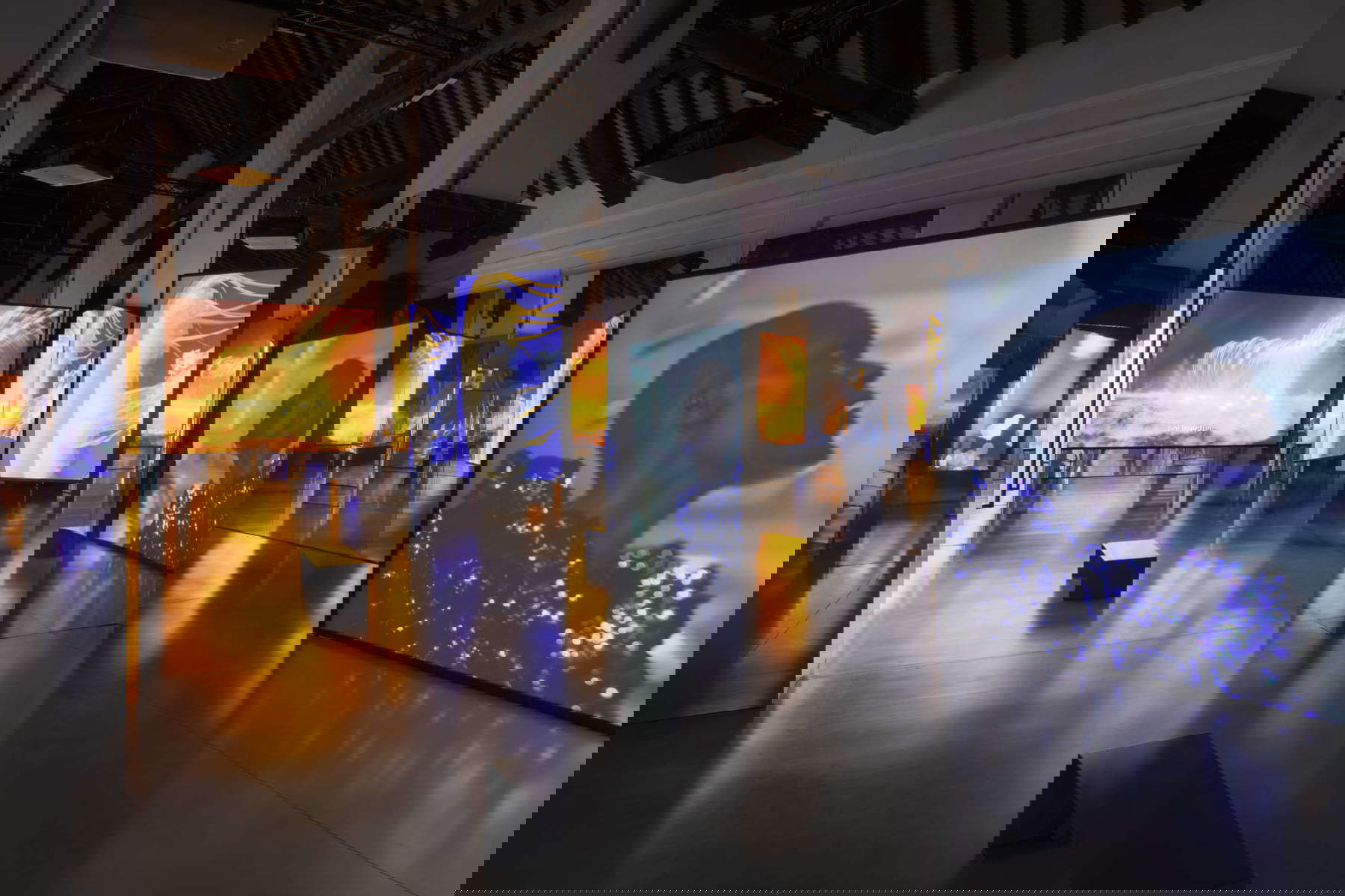 Allestimenti della mostra. Foto: Andrea Rossetti / Palazzo Te &copy; Isaac Julien, su concessione dell'artista, Victoria Miro e Jessica Silverman