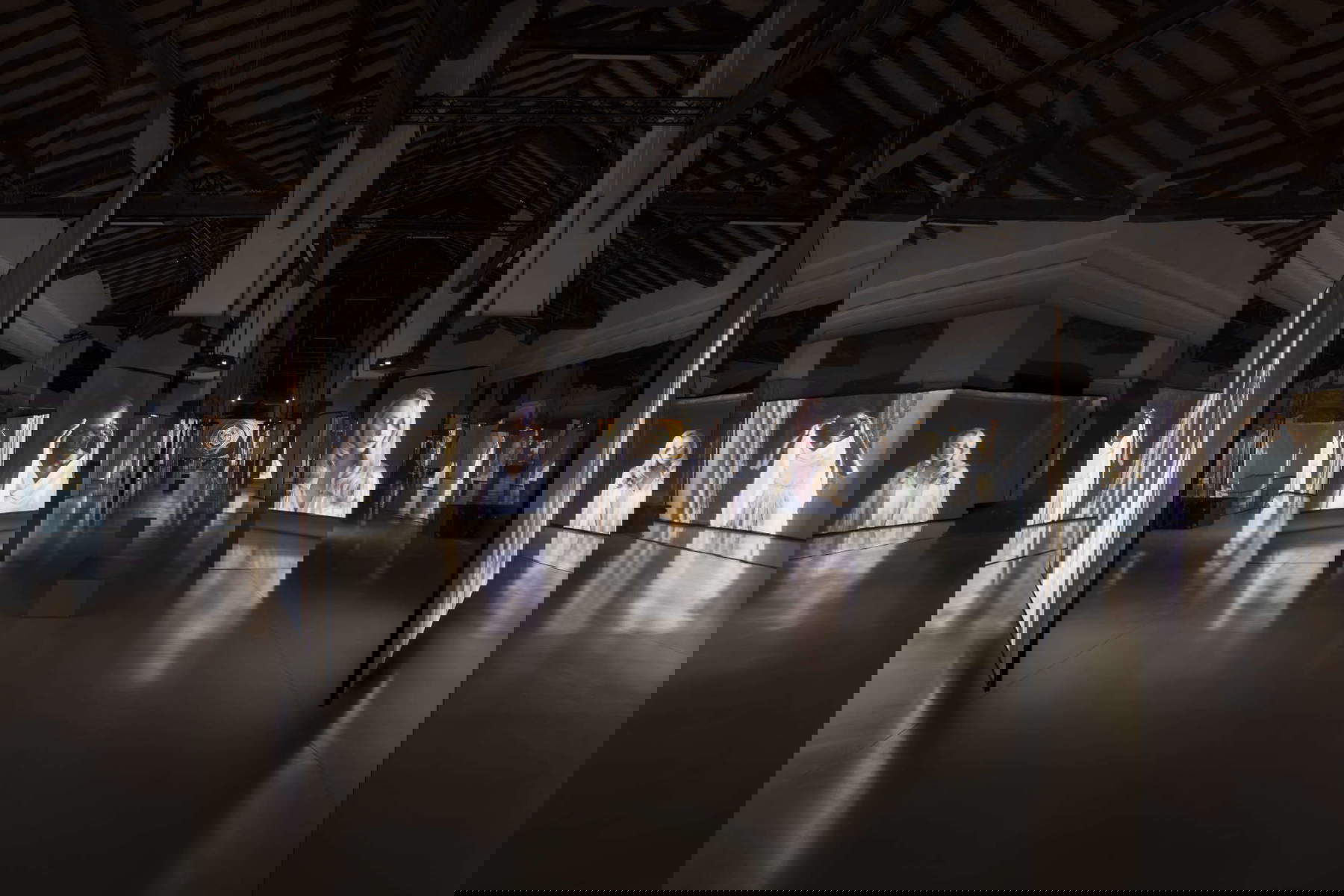 Allestimenti della mostra. Foto: Andrea Rossetti / Palazzo Te &copy; Isaac Julien, su concessione dell'artista, Victoria Miro e Jessica Silverman