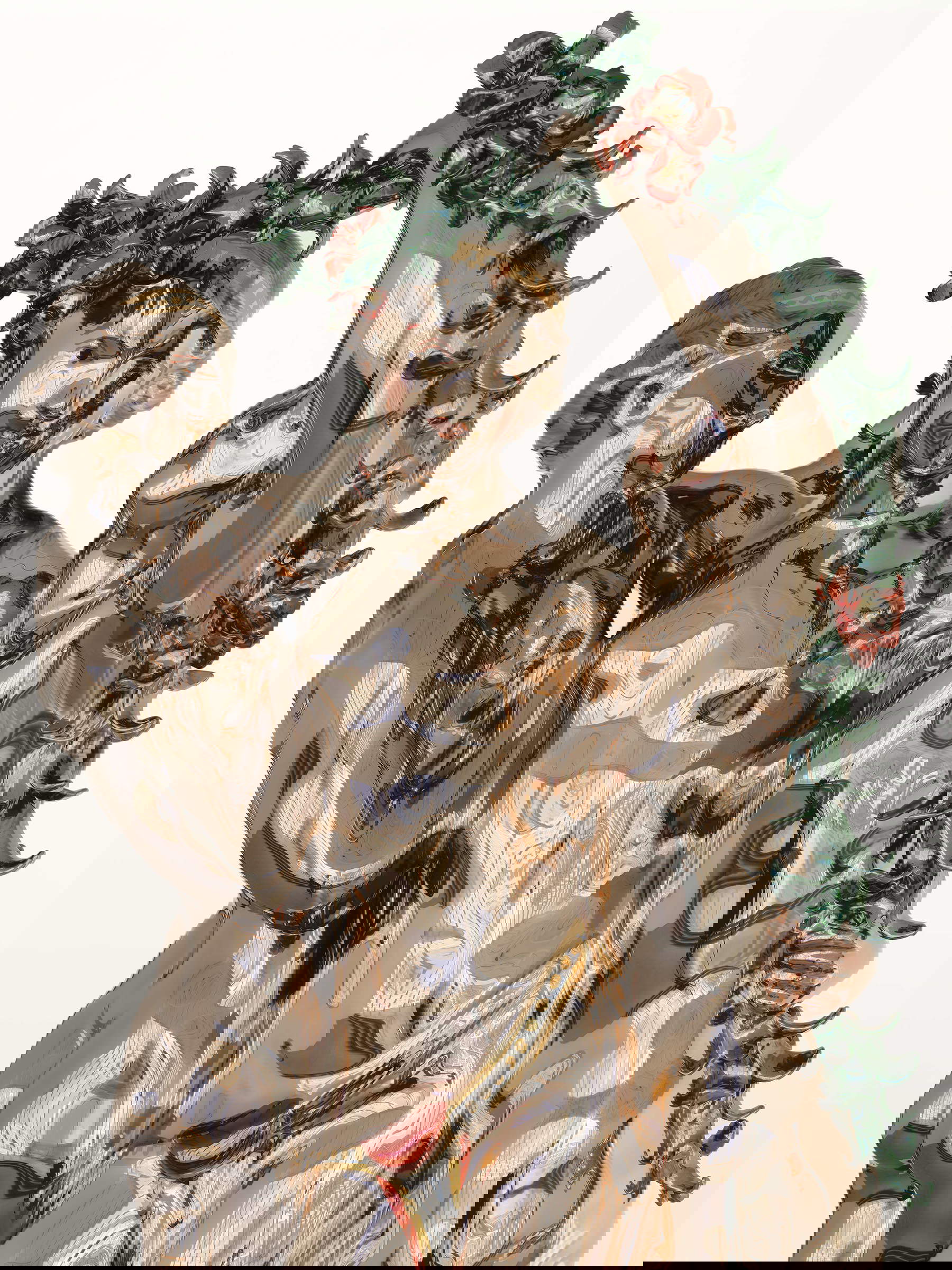 Jeff Koons, Three Graces, Detail (2016-2022; hochglanzpolierter und eingefärbter Edelstahl, 264,2 x 120,6 x 80,9 cm, ed. of 3 + 1 AP). Foto: Tom Powel Imaging &copy; Jeff Koons