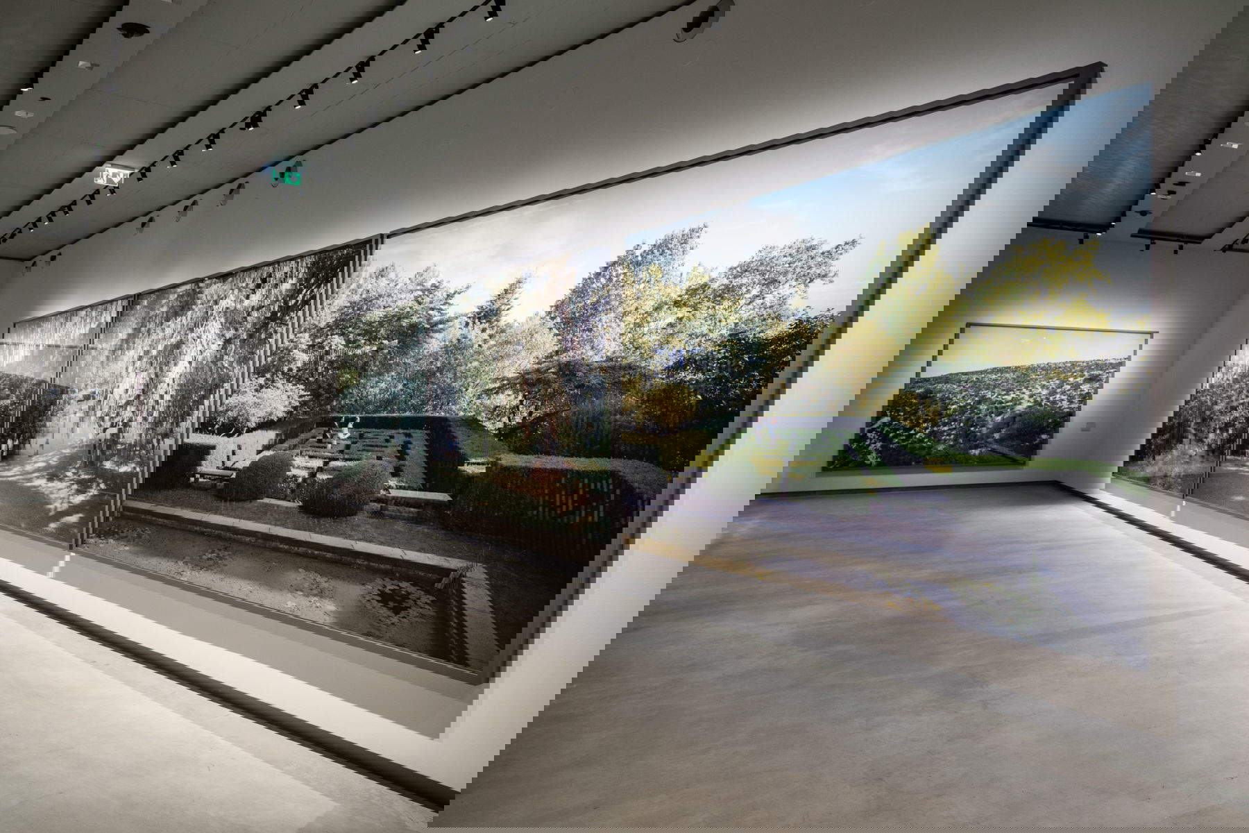 Jeff Wall, Blick auf die Ausstellung JEFF WALL. PHOTOGRAPHS in der Gallerie d'Italia in Turin. Foto: Andrea Guermani