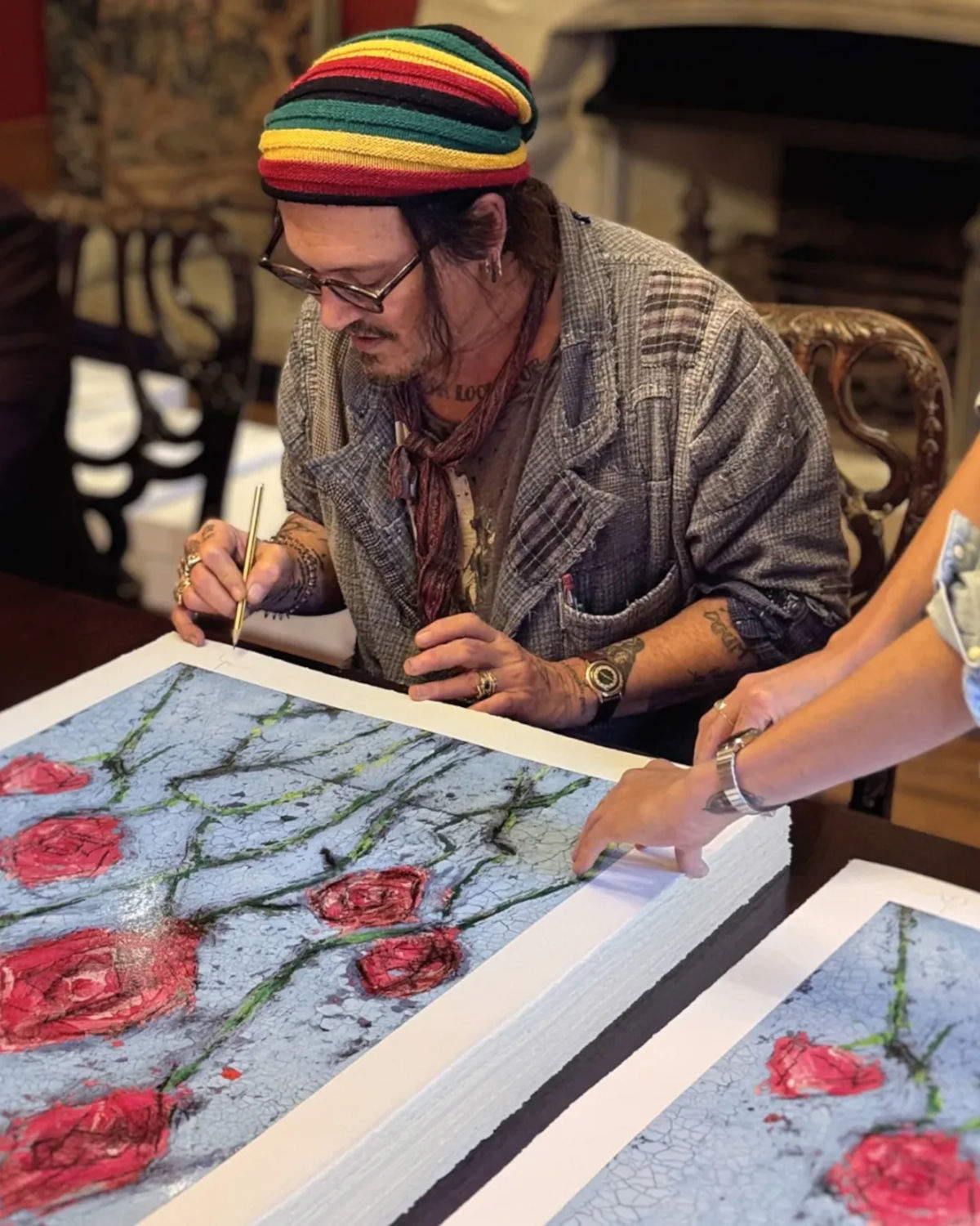 Johnny Depp stellt zum ersten Mal zwei Siebdrucke in der Galerie Deodato Arte in Mailand aus. Foto: &copy;Instagram/ Deodato Arte