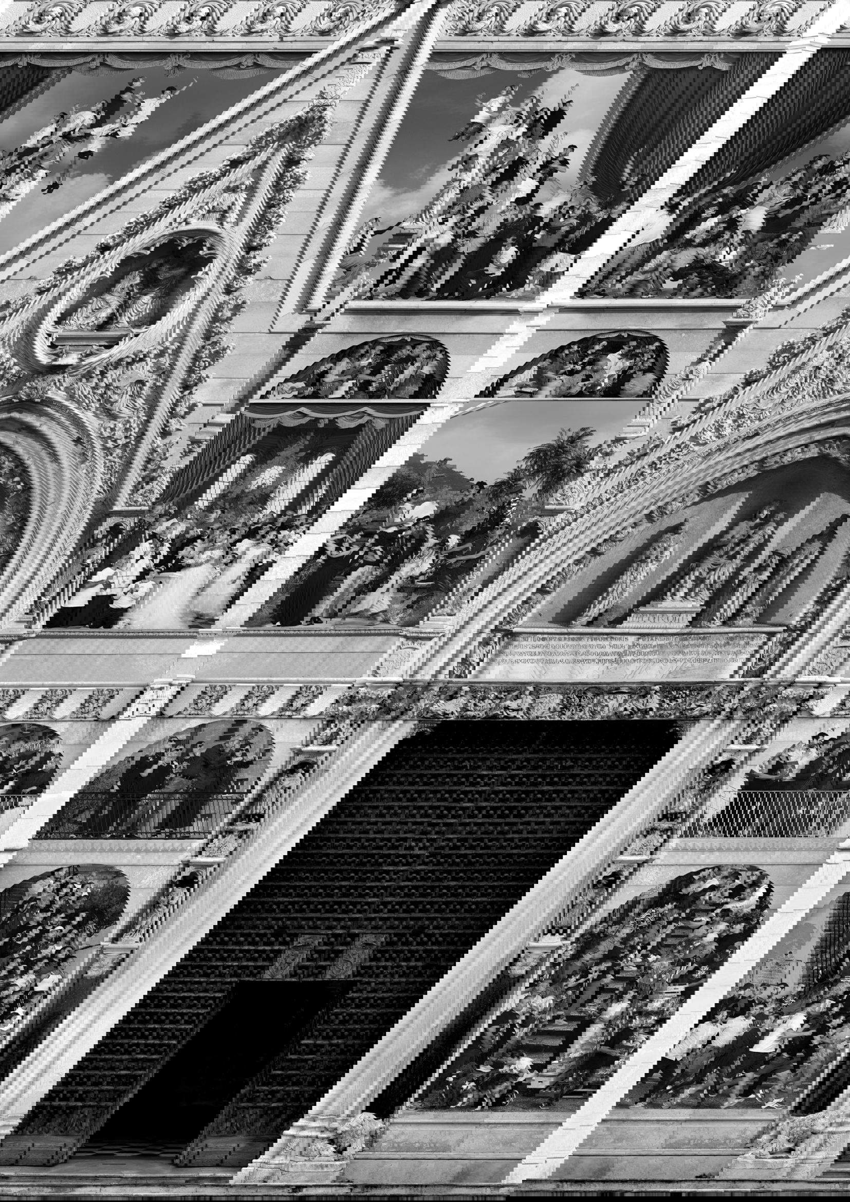 JR, fotografia della facciata del Duomo di Napoli tratta dalla serie Chronicles (2024)