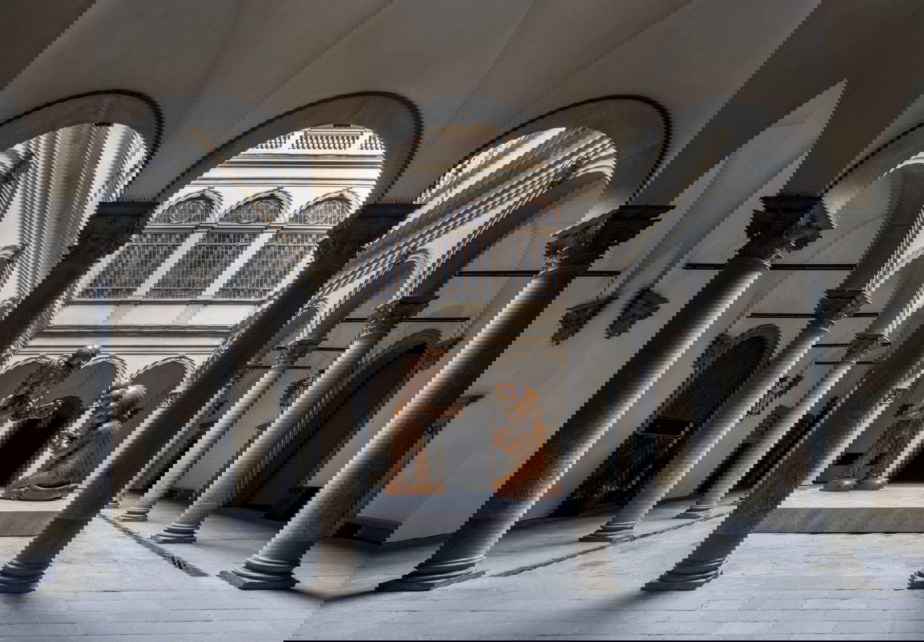 “KAWS: THE MESSAGE”, Palazzo Strozzi, Firenze, 2025. Foto: Ela Bialkowska, OKNO studio © KAWS “KAWS: THE MESSAGE”, Palazzo Strozzi, Firenze, 2025. Foto: Ela Bialkowska, OKNO studio © KAWS