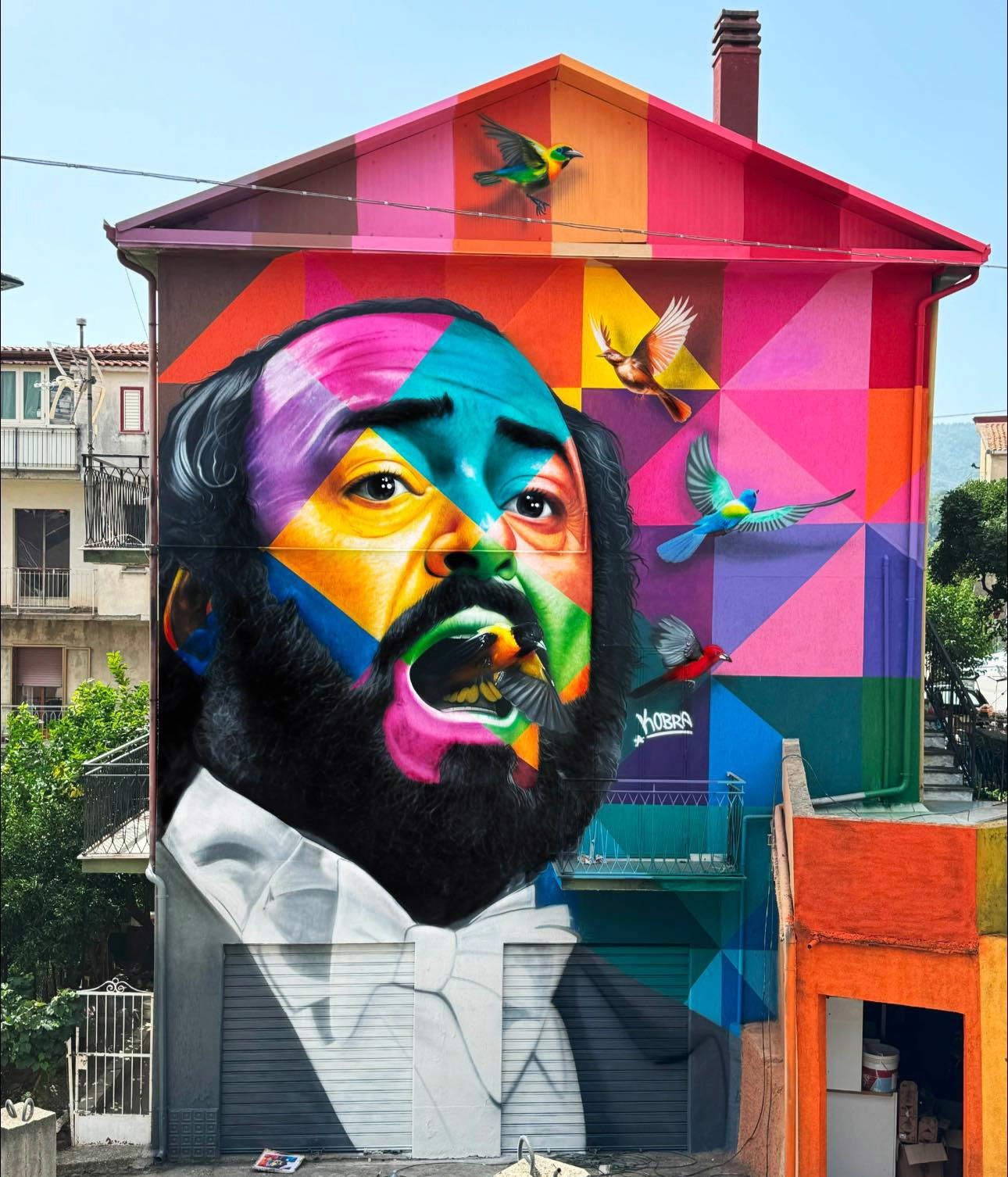 Kobra, il murales di Pavarotti in Calabria