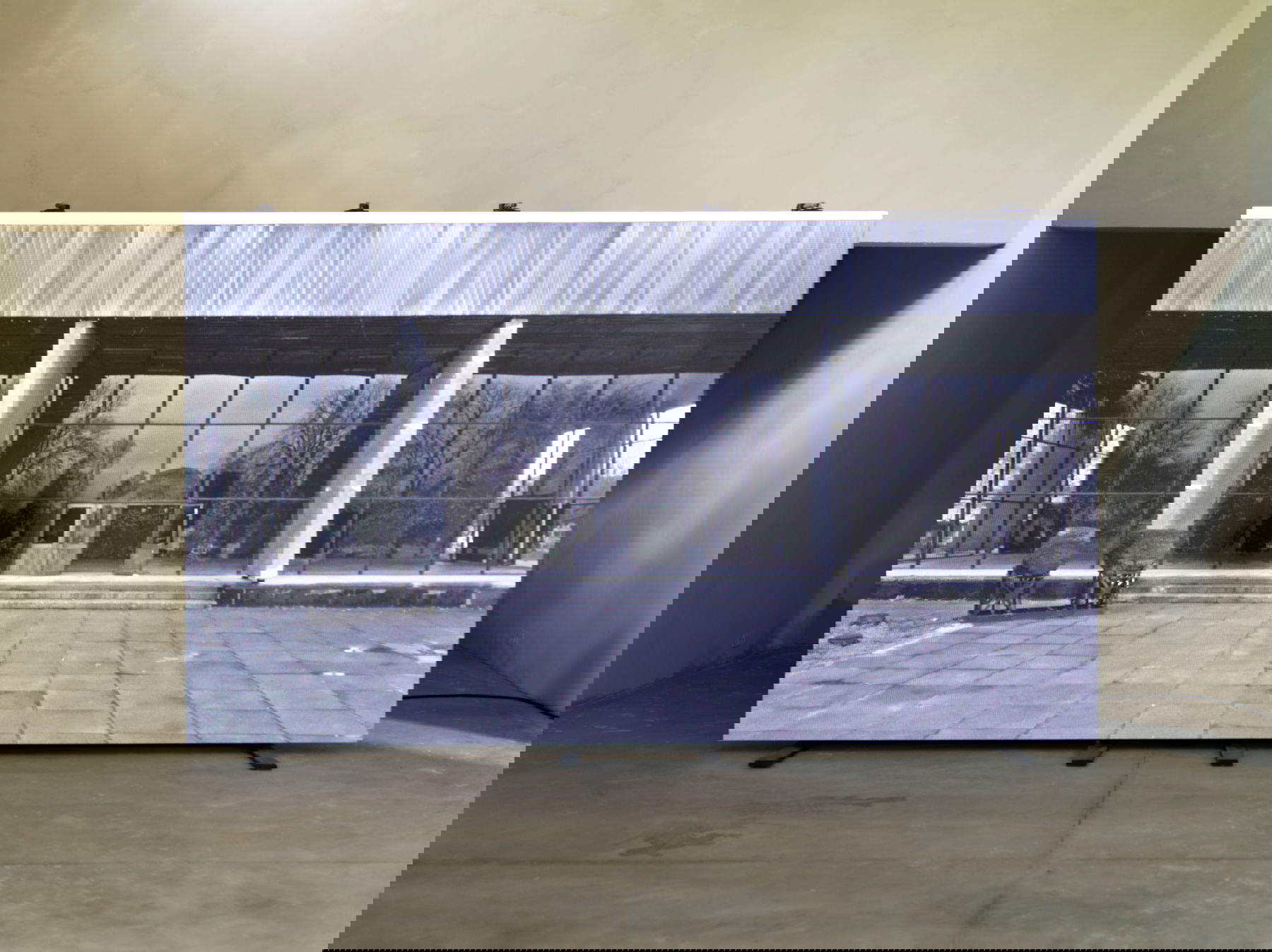 A Kyiv Pavilion 13 riapre con Шубін, il nuovo progetto site responsive dell&rsquo;artista Sam Lewitt