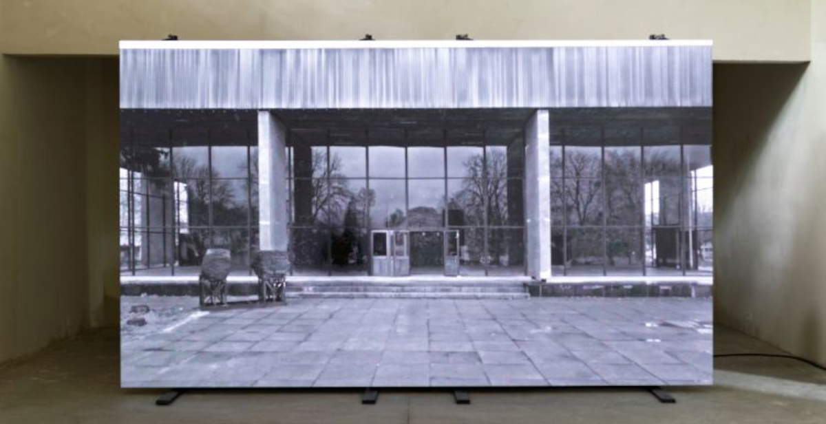 Wiedereröffnung des Kiewer Pavillons 13 mit Шубін, dem neuen ortsbezogenen Projekt des Künstlers Sam Lewitt