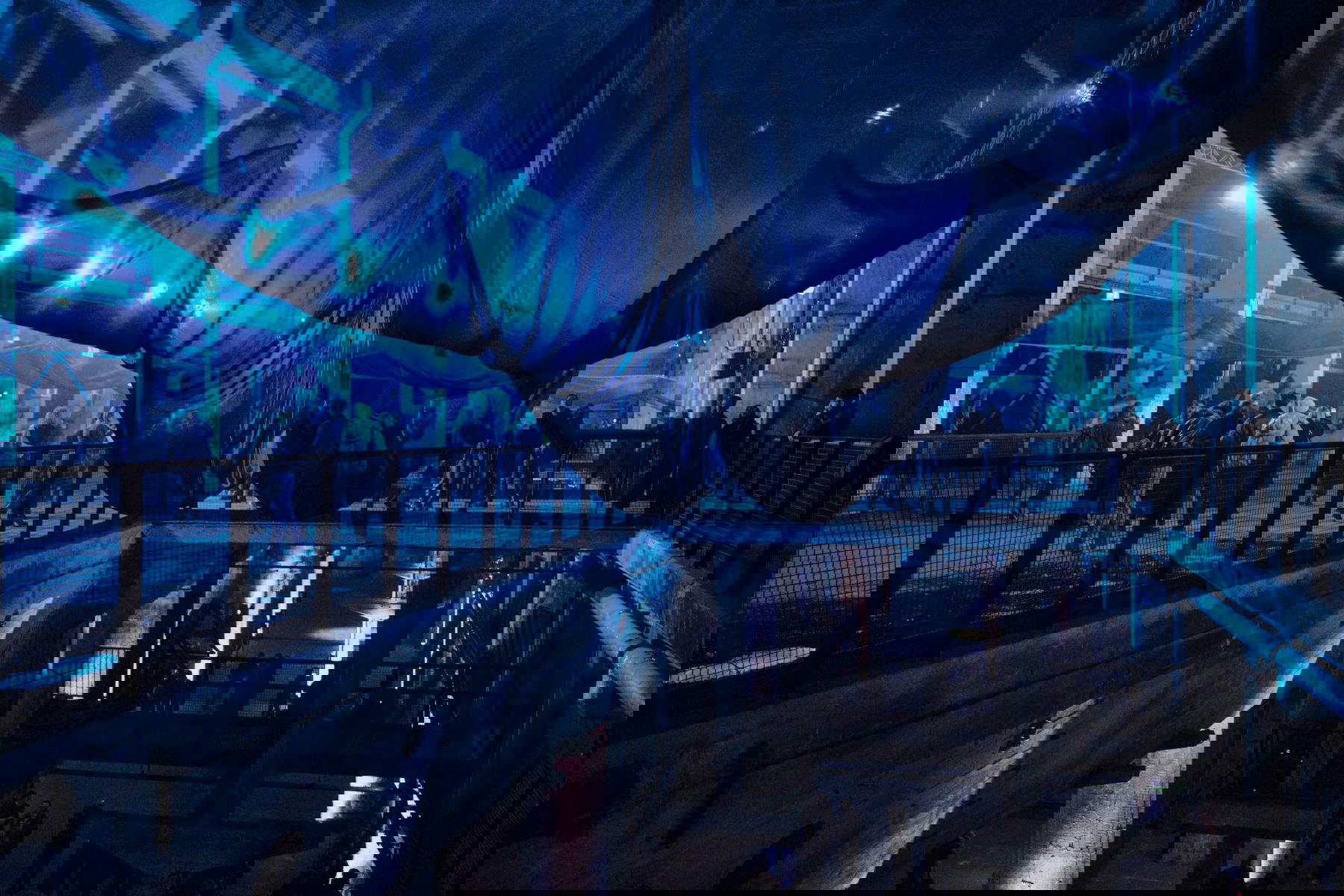 Laure Prouvost, SENTIMOS UNA ESTRELLA MORIR2025. Inauguración pública en el Kraftwerk de Berlín. Encargo de LAS Art Foundation y co-encargo de OGR Torino. 2025 Laure Prouvost. Fotos: Milena Wegner &copy; VG Bild-Kunst, Bonn 2025