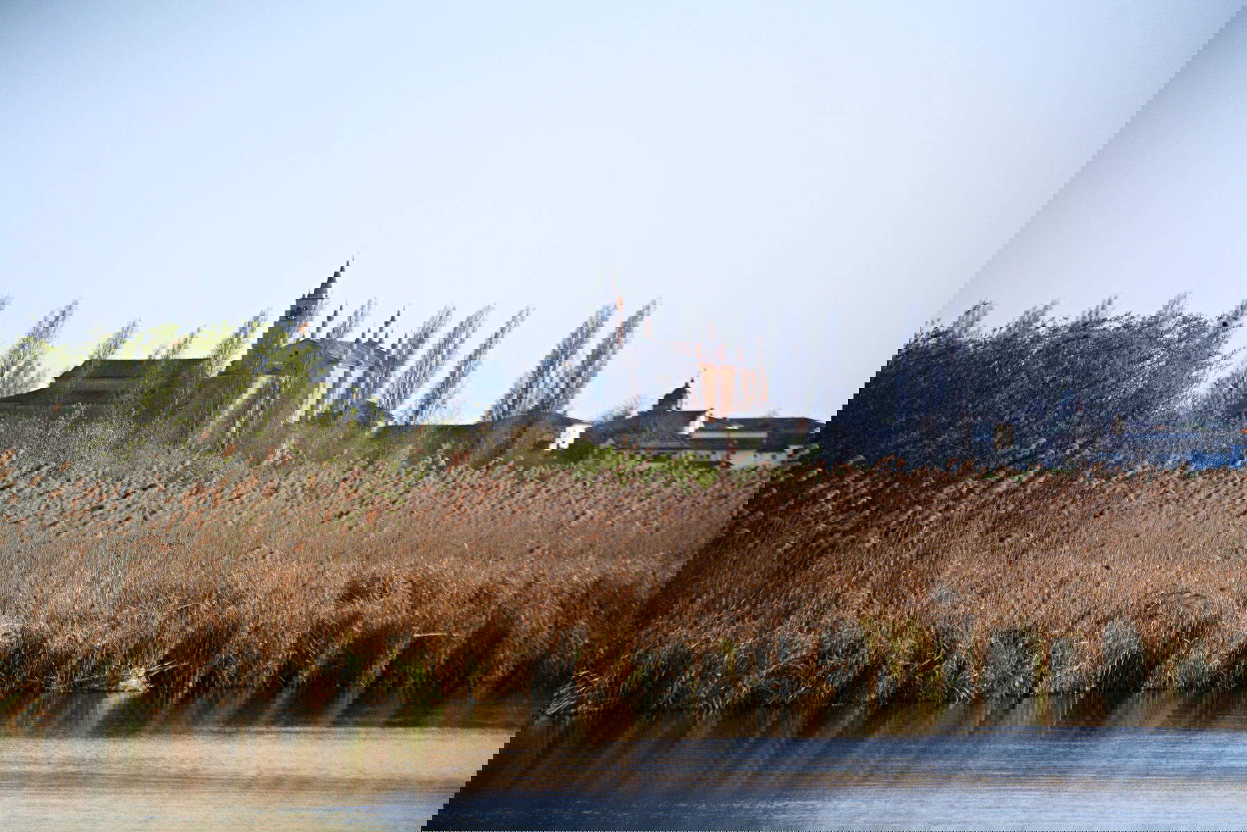 Le Grazie di Curtatone viste dal fiume