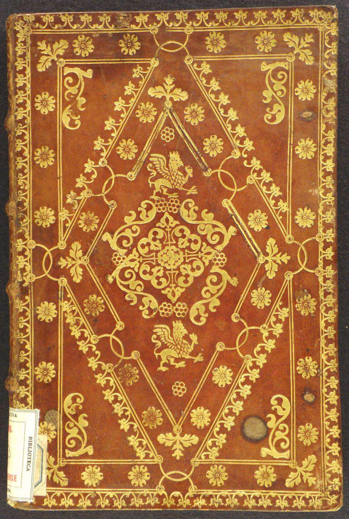 Legatura dell&rsquo;ultimo quarto del secolo XVI eseguita in Spagna. Stella, Joannes Christophorus, Joannes Christophori Stellae ad illustrissimum Principem Petrum Ferdinandum Cabreram Bovadillam, ms. redatto a Salamanca nel secolo XVI (marzo 1575), 208x135x15mm, Ms. Parm. 83