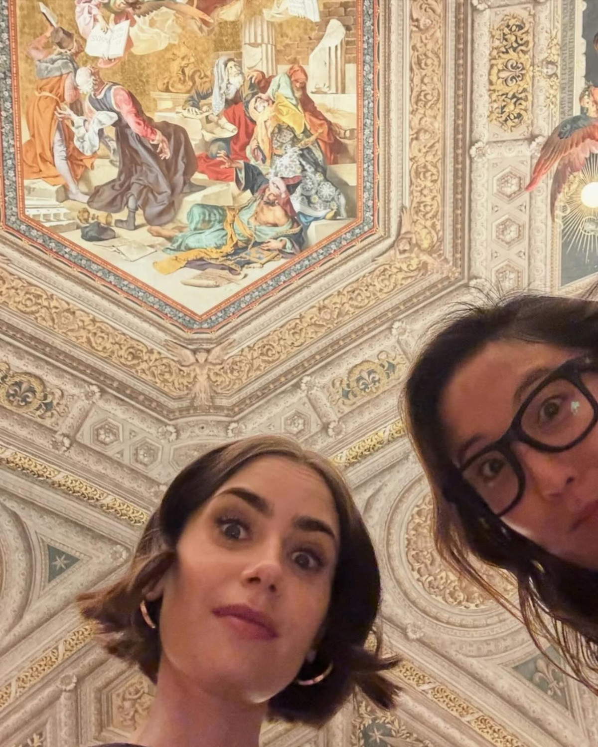 Lily Collins e Ashley Park