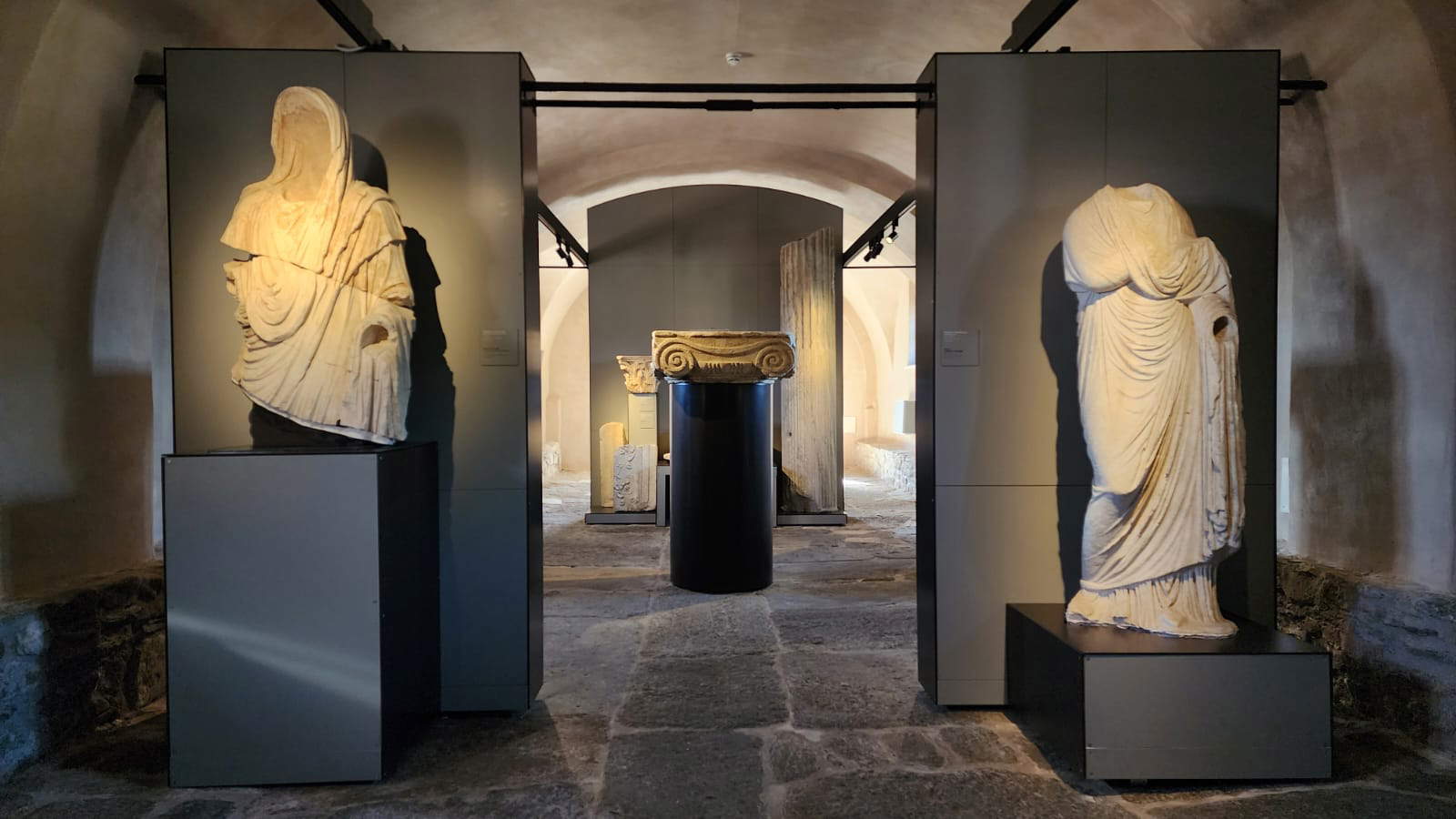 I reperti esposti nel nuovo Museo Archeologico Nazionale di Luni