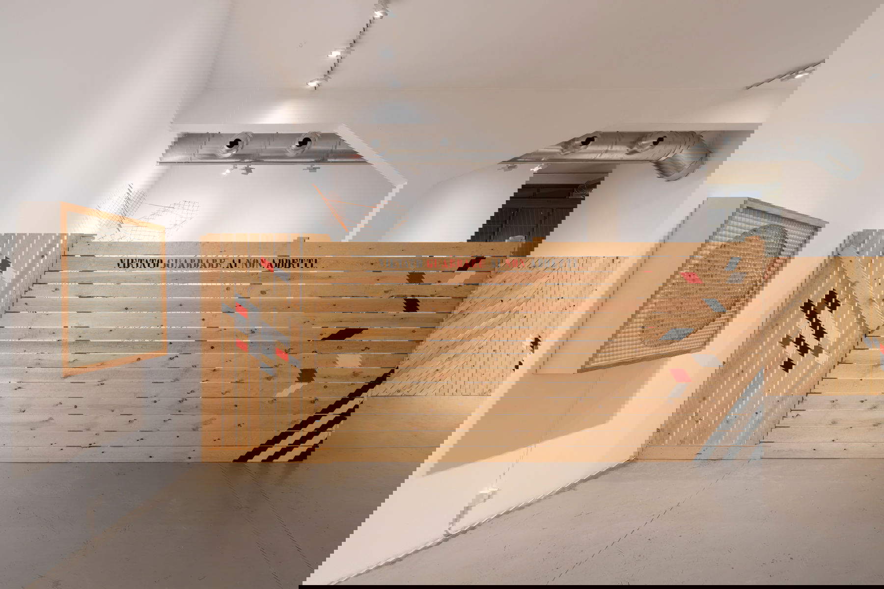 Grazia Varisco, instalación de Riflessioni en la Galería M77 de Milán. Foto: Lorenzo Palmieri