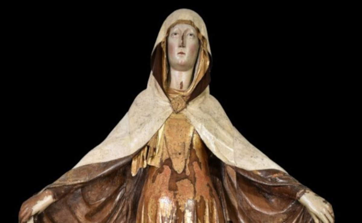 Virgen de la Misericordia de Camerino tallada y pintada en madera y restaurada 