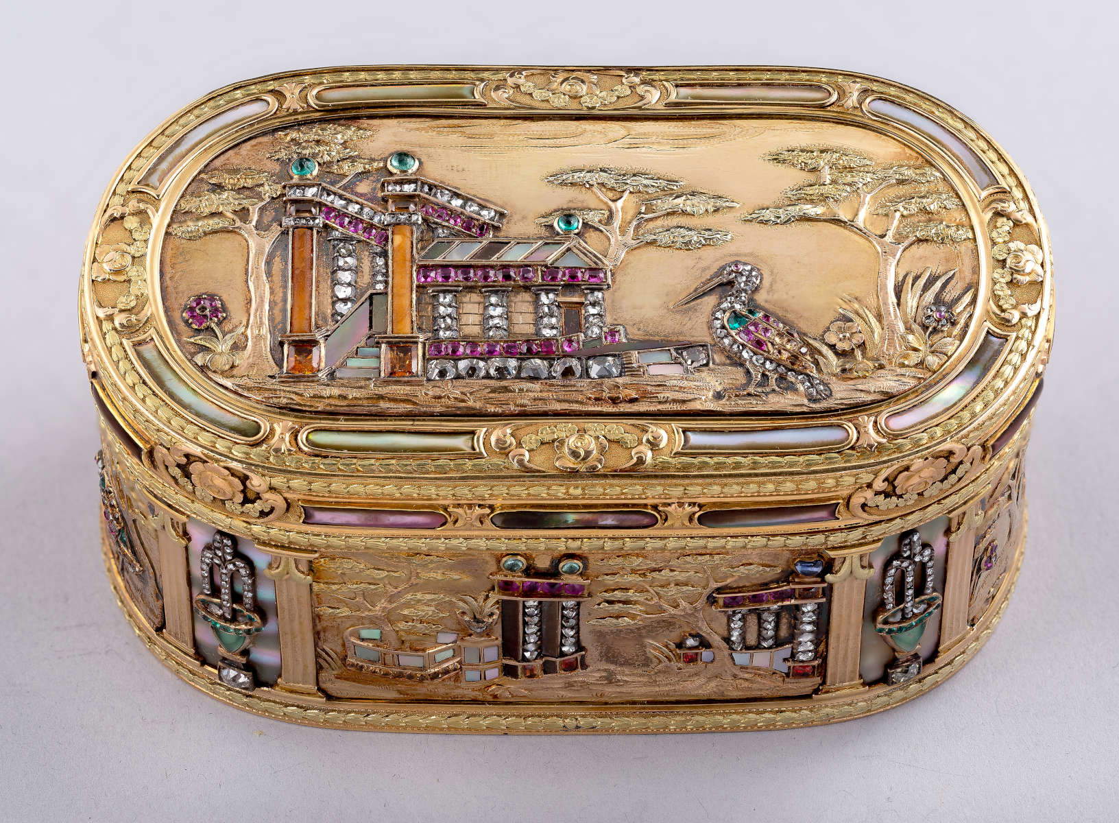 French Manufacture, Snuffbox (ca. 1760; shell and princisbecco mount, 5.2x3 cm; Turin, Accorsi-Ometto Foundation)