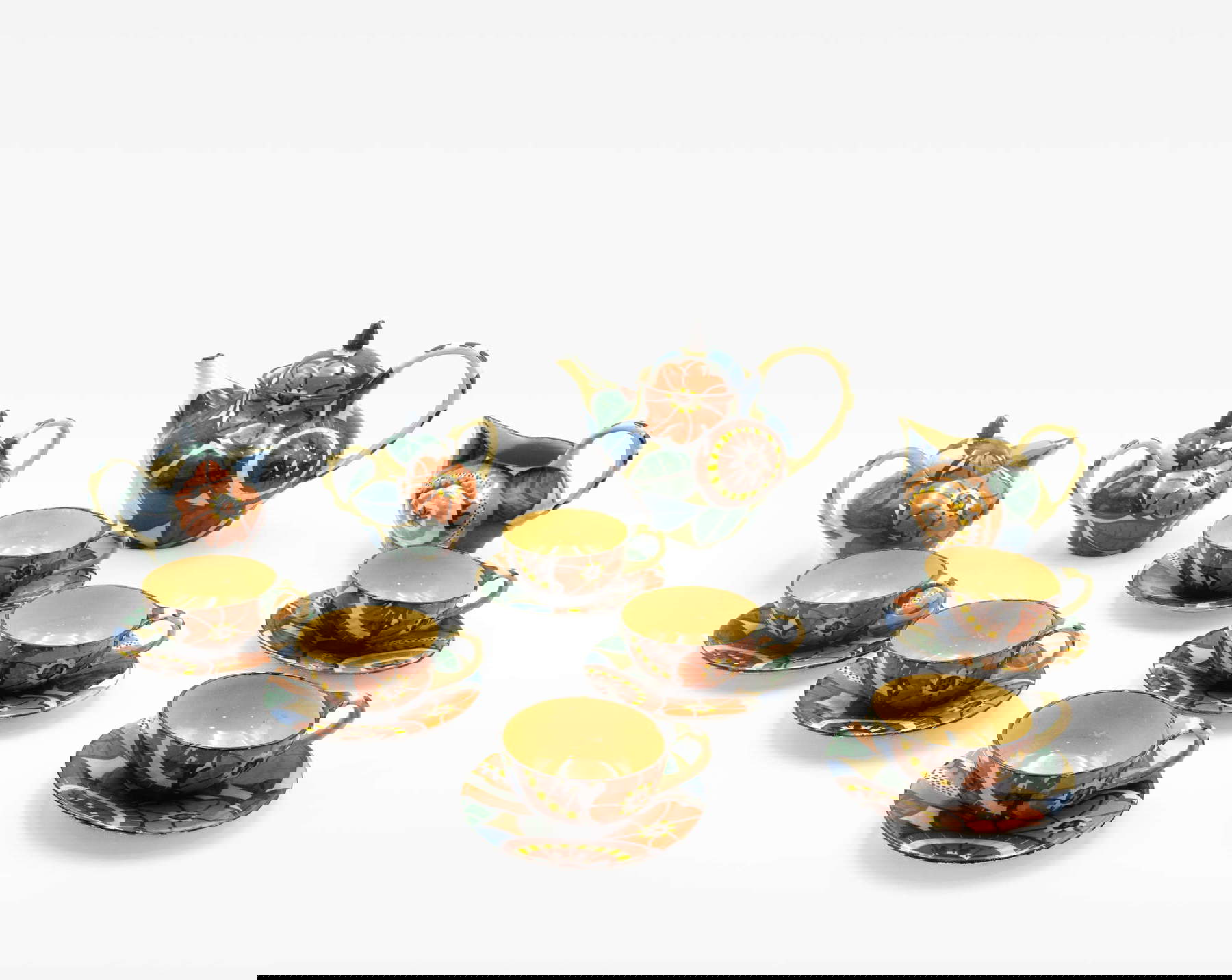 Manlio Trucco e Manifattura Casa dell&rsquo;Arte, Servizio da t&egrave; composto di 10 pezzi (1922; terracotta dipinta sotto cristallina; Albisola Superiore, Collezione Barbara Checcucci). Foto: Claudio Pagnacco.