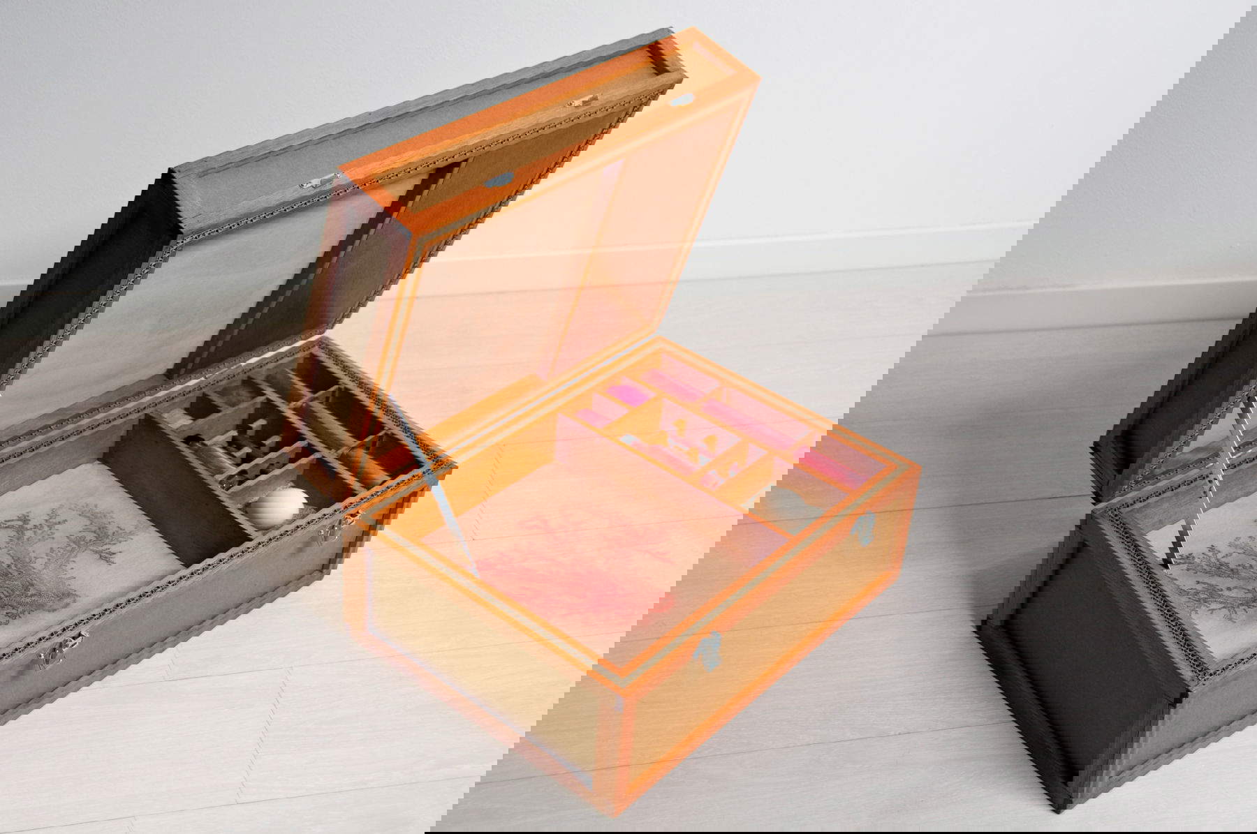 Marco Paganini, Inside 5 (2014; acetato, cartone, cotone, legno, pigmento, punteruolo, sabbia, uovo, vetro – corallo e uovo; 50 x 37 x 26 cm)