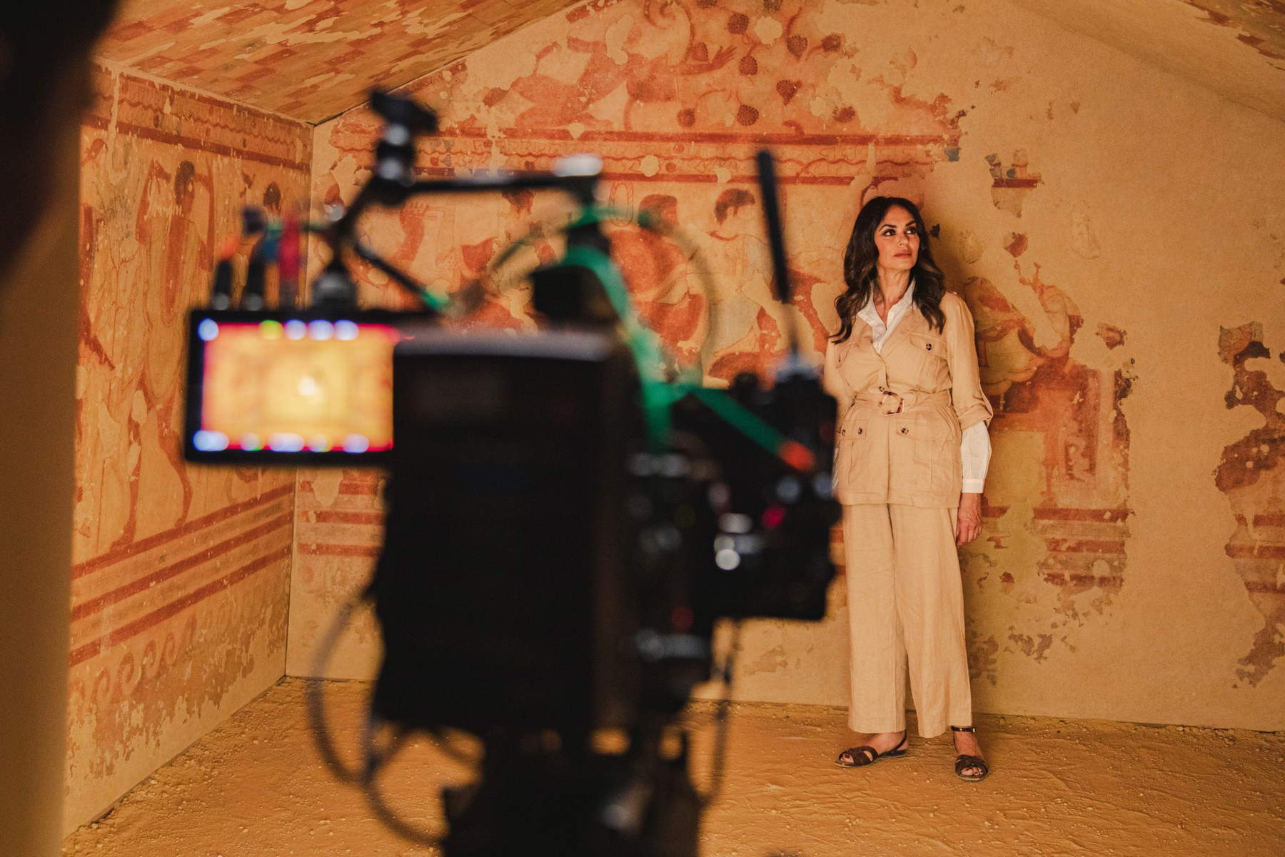 Maria Grazia Cucinotta &egrave; Tanaquilla nel racconto multimediale dell&rsquo;antica civilt&agrave; etrusca