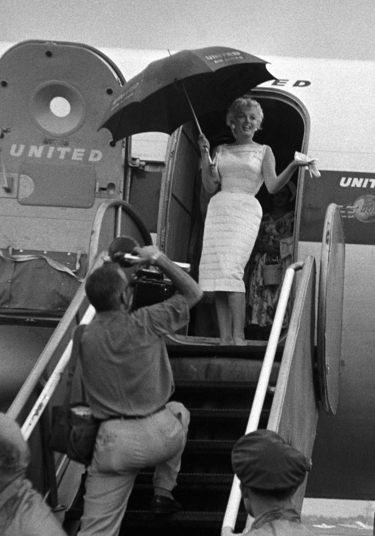 Marilyn Monroe upon arrival at Champaign Airport, Bement, Illinois, USA, 1955 &copy; Eve Arnold/Magnum Photos
