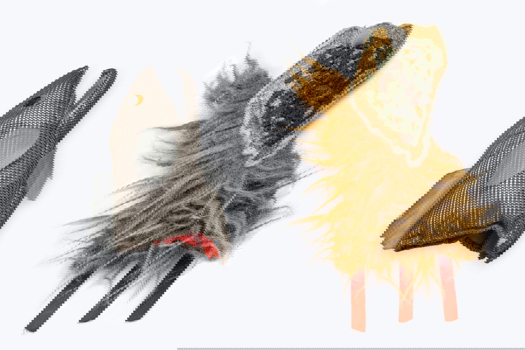 Marzia Migliora, Tuta #2, Voce di paesaggio (2024; tuta da lavoro equipaggiata, materiali e tecniche varie, struttura auto portante di ferro, 200 x 140 x 90 cm). Foto di Mariano Dallago. Su concessione dell&rsquo;artista, di Associazione Acrobazie e ruber.contemporanea