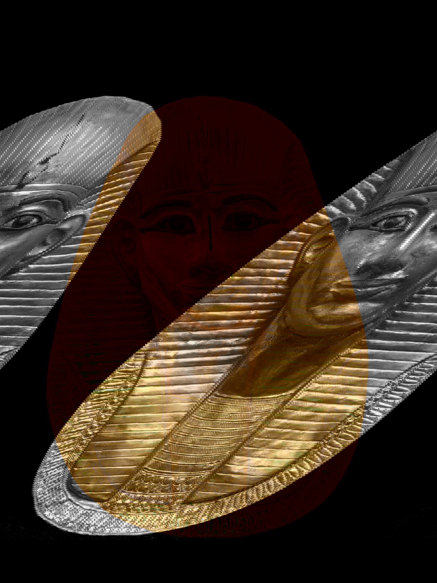 Máscara funeraria dorada de Amenemope (dinastía XXI, Tercer Periodo Intermedio, reinado de Amenemope; oro, cartonaje; El Cairo, Museo Egipcio). Foto: Massimo Listri