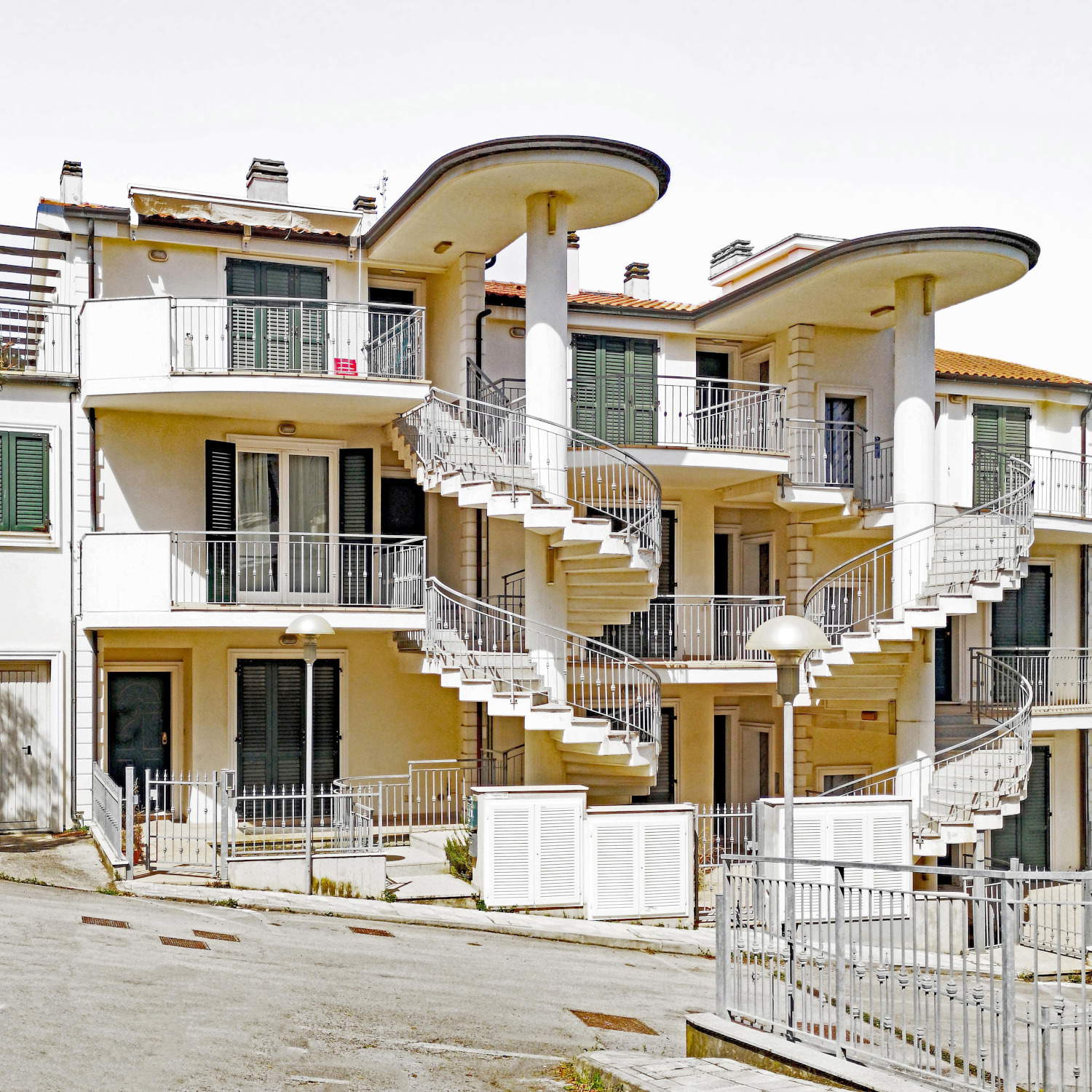 Massimo Baldini, dal ciclo Casa nostra, 2015-2025, fotografie a colori, stampe gicl&eacute;e Fine Art, carta Canson Edition Etching 310 gr., 42 x 60 cm