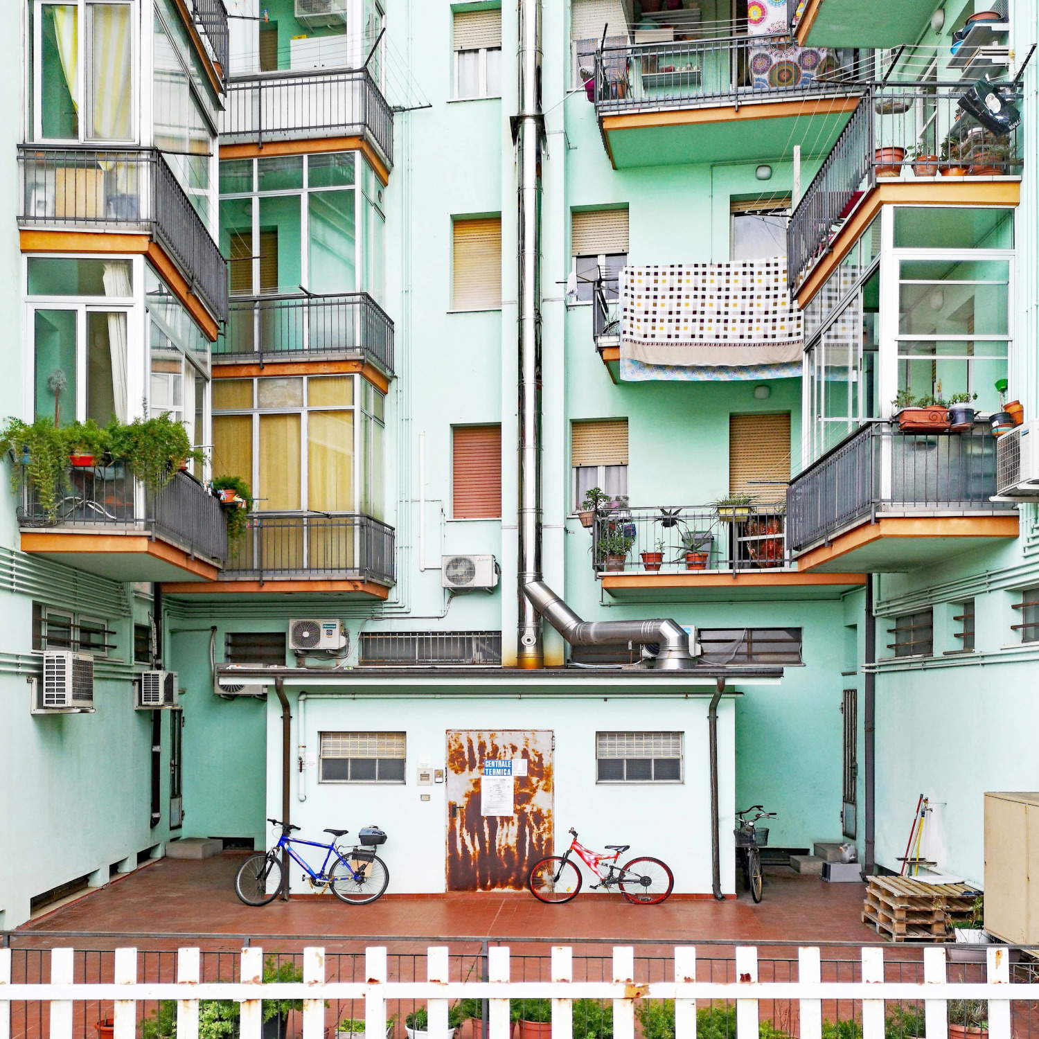 Massimo Baldini, dal ciclo Casa nostra, 2015-2025, fotografie a colori, stampe gicl&eacute;e Fine Art, carta Canson Edition Etching 310 gr., 42 x 60 cm