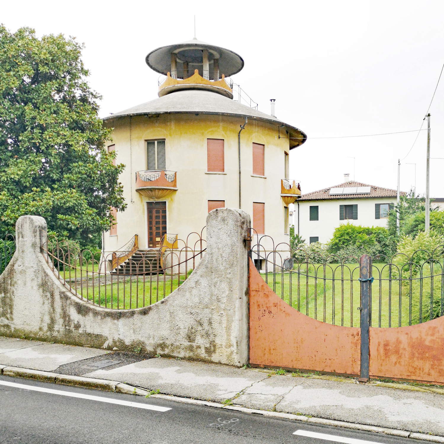 Massimo Baldini, dal ciclo Casa nostra, 2015-2025, fotografie a colori, stampe gicl&eacute;e Fine Art, carta Canson Edition Etching 310 gr., 42 x 60 cm