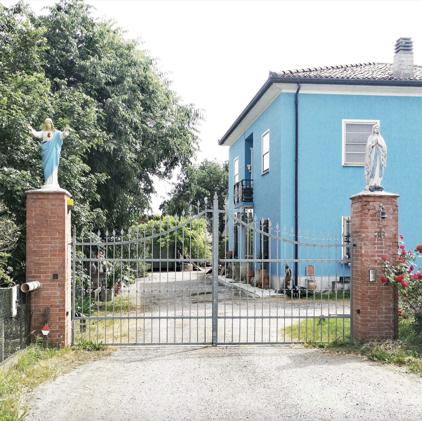 Massimo Baldini, del ciclo Casa nostra (2015-2025; fotografías en color, impresiones giclée fine art, papel Canson Edition Etching 310 grit, 42x60 cm).